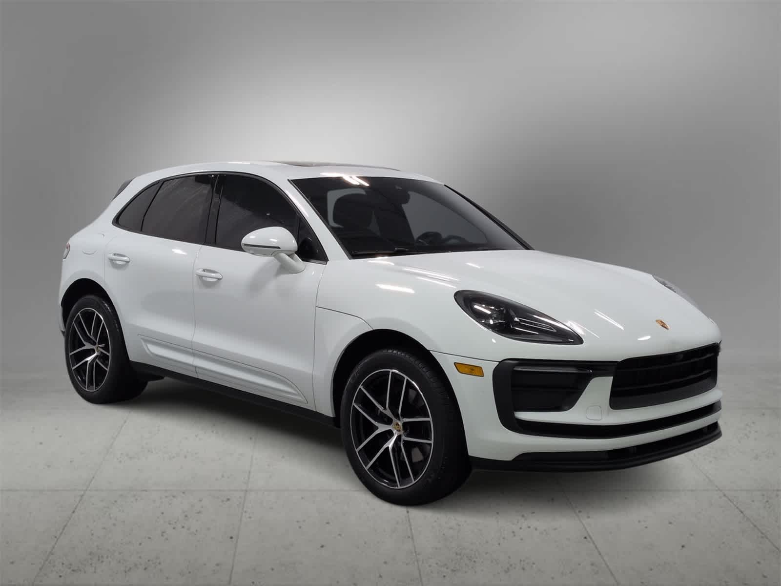 2022 Porsche Macan photo 2