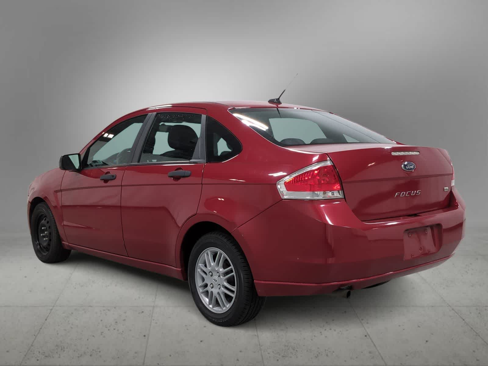 Thumbnail: 2011 Ford Focus - 6
