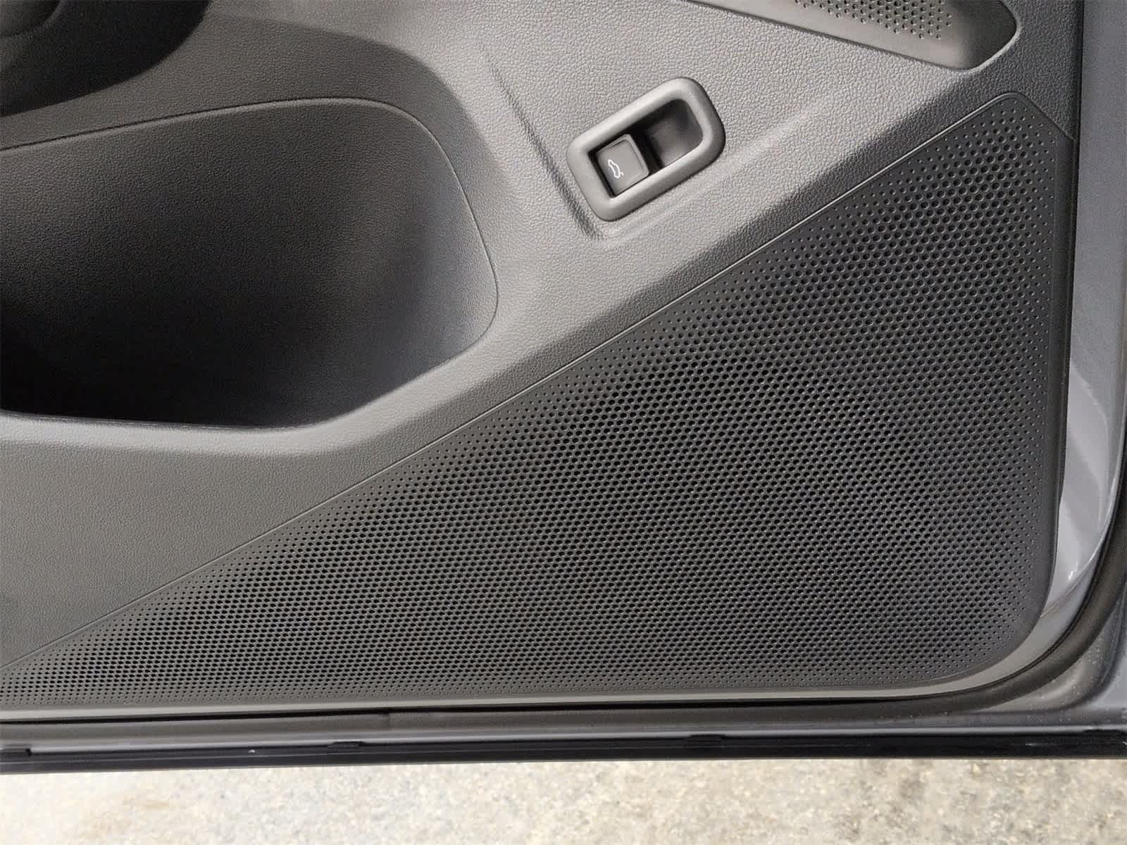 Thumbnail: 2026 Volkswagen Tiguan - 32