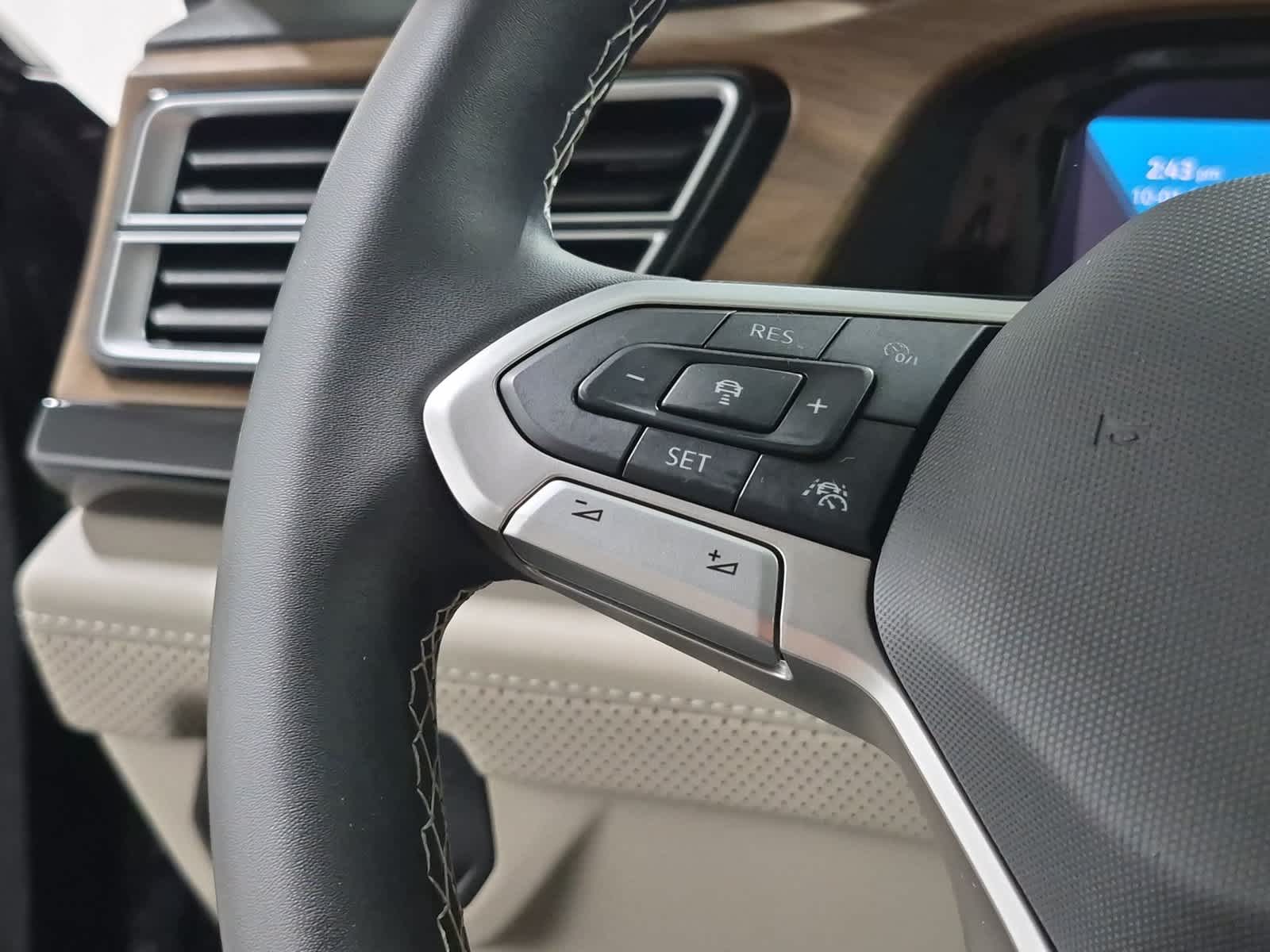 2024 Volkswagen Atlas SE w/Tech - Photo 22