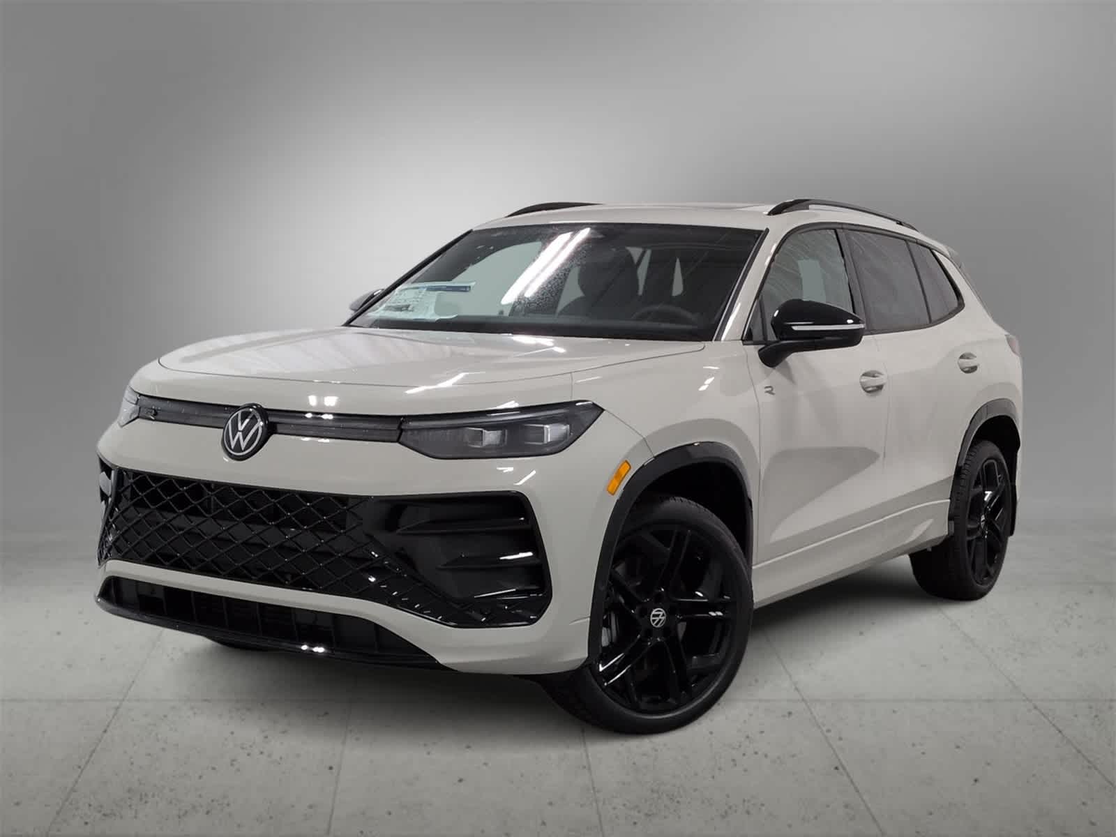 2026 Volkswagen Tiguan SE R-LINE BLACK's photo