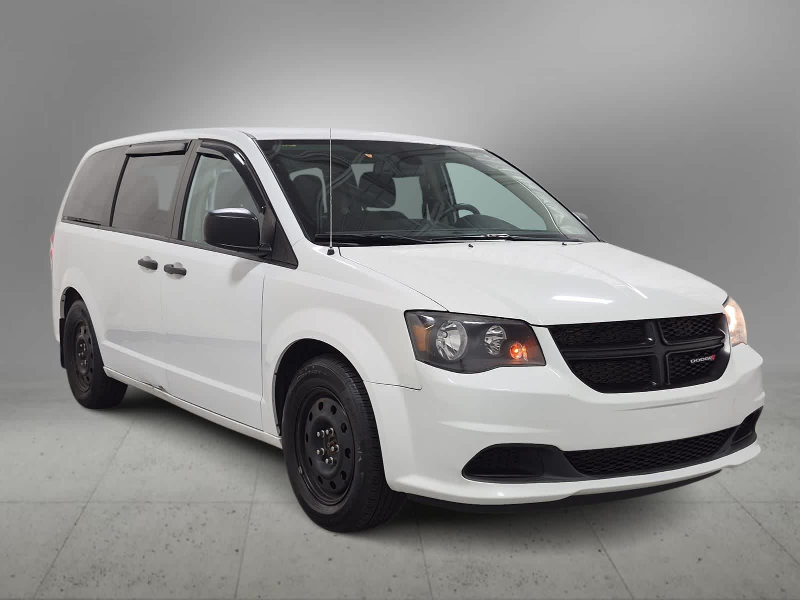 Used 2019 Dodge Grand Caravan SE with VIN 2C4RDGBG4KR756907 for sale in Farmington Hills, MI