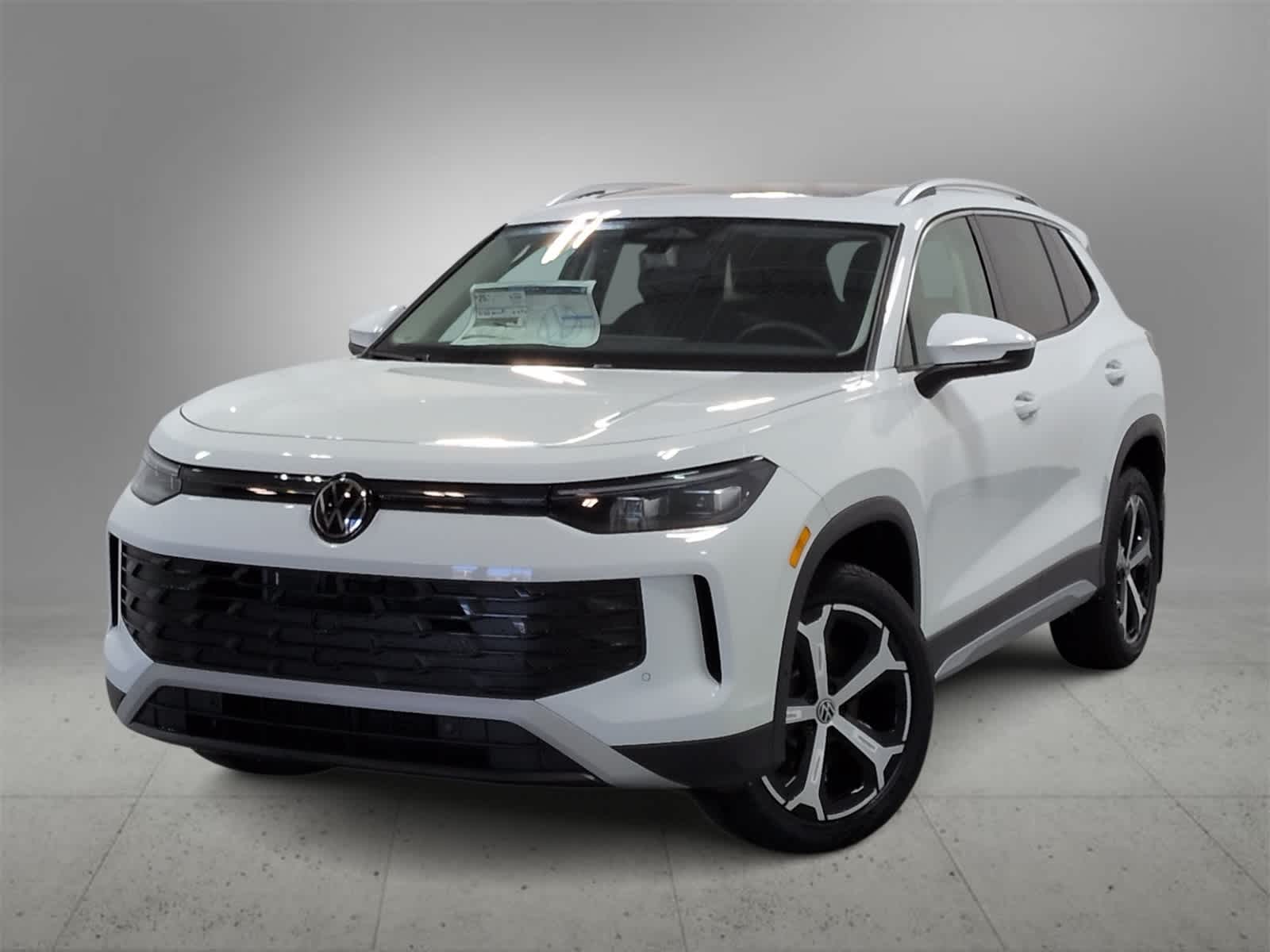 2026 Volkswagen Tiguan SE's photo