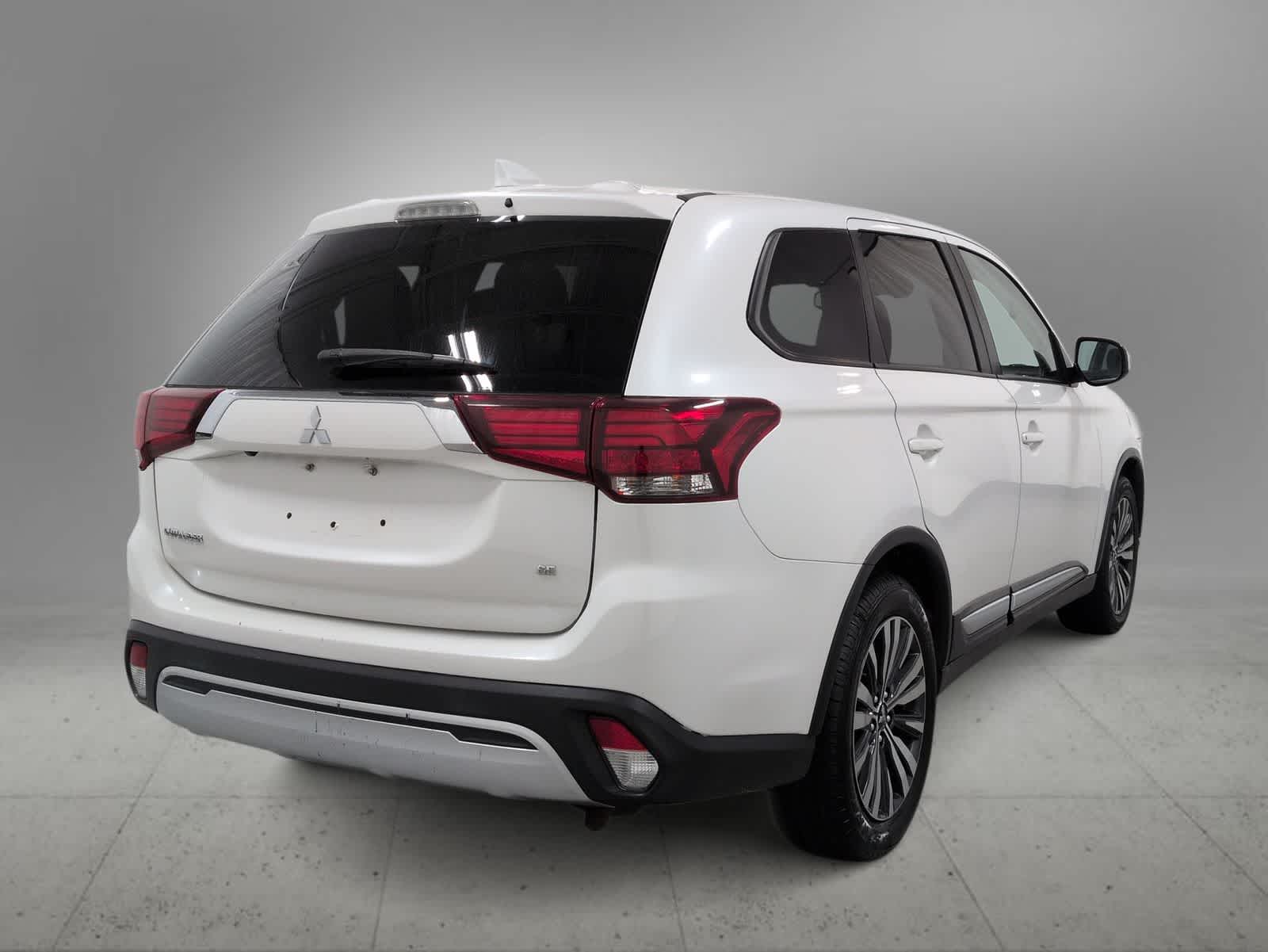 Thumbnail: 2020 Mitsubishi Outlander - 8