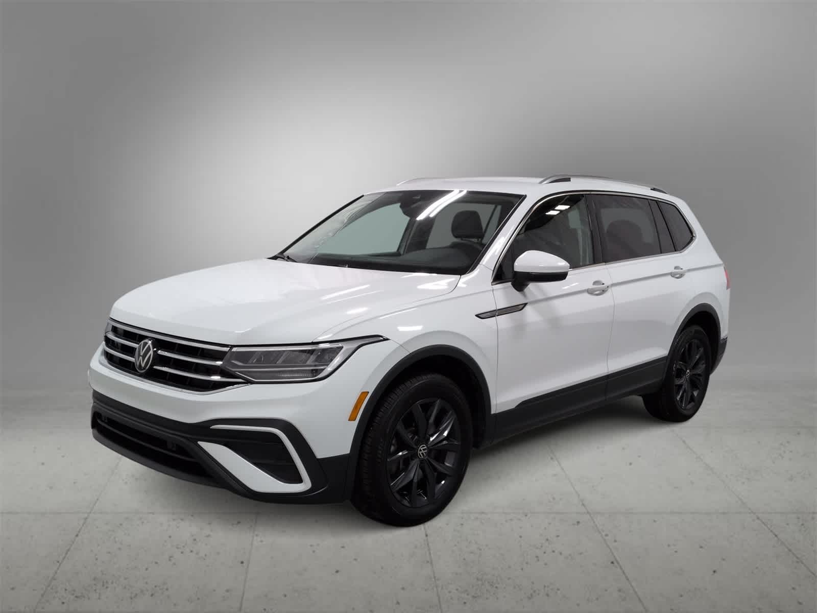 2024 Volkswagen Tiguan SE Wolfsburg Edition photo 4