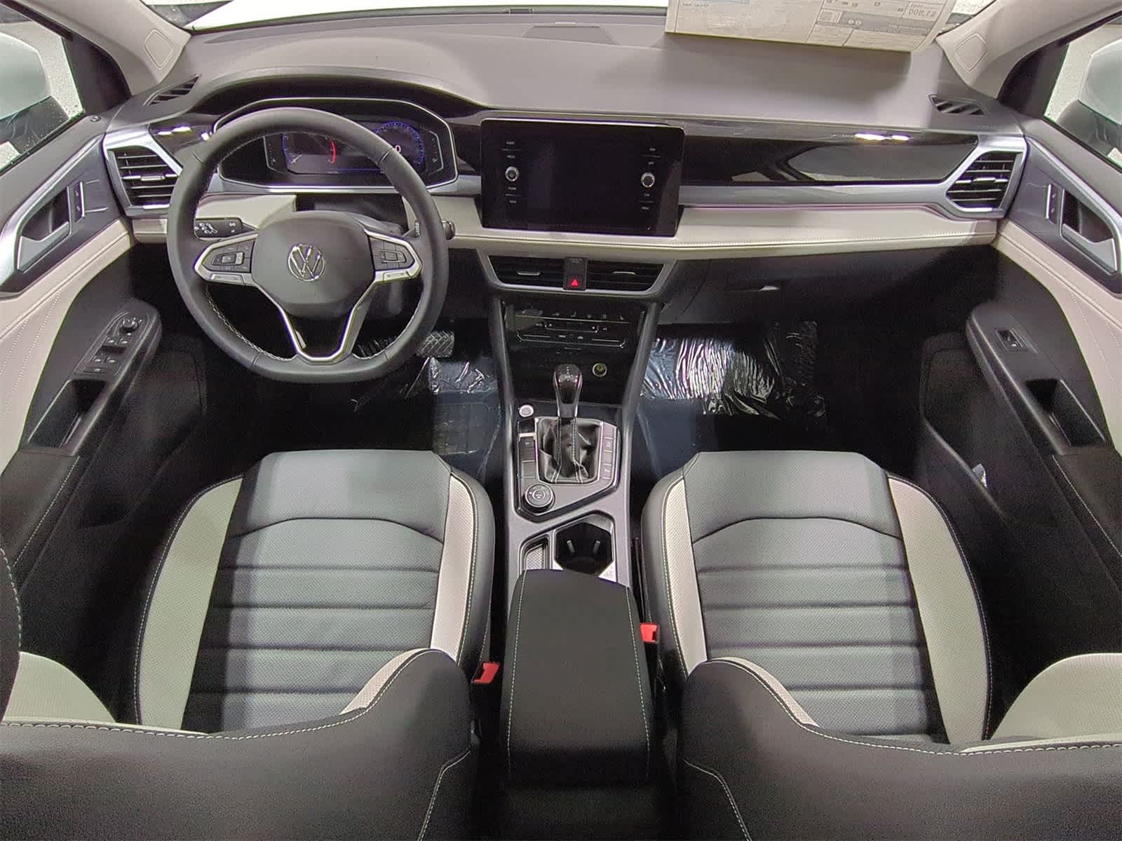 Thumbnail: 2025 Volkswagen Taos - 16