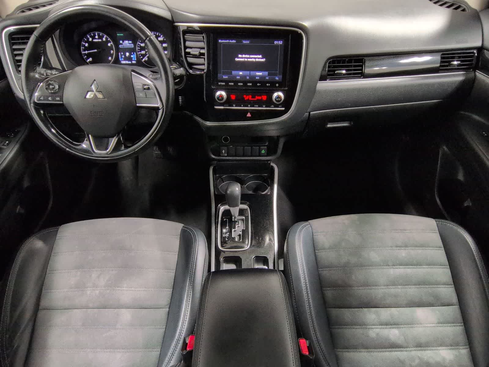 Thumbnail: 2020 Mitsubishi Outlander - 16