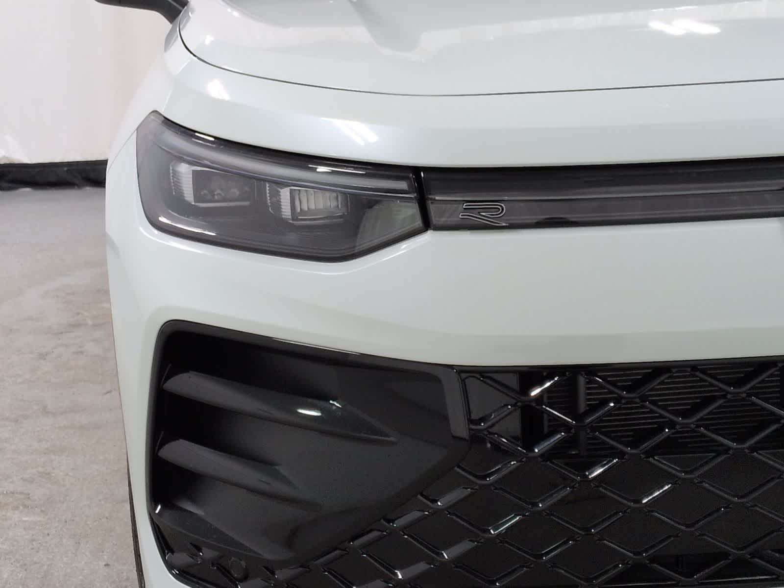 2026 Volkswagen Tiguan SE R-LINE BLACK - Photo 11