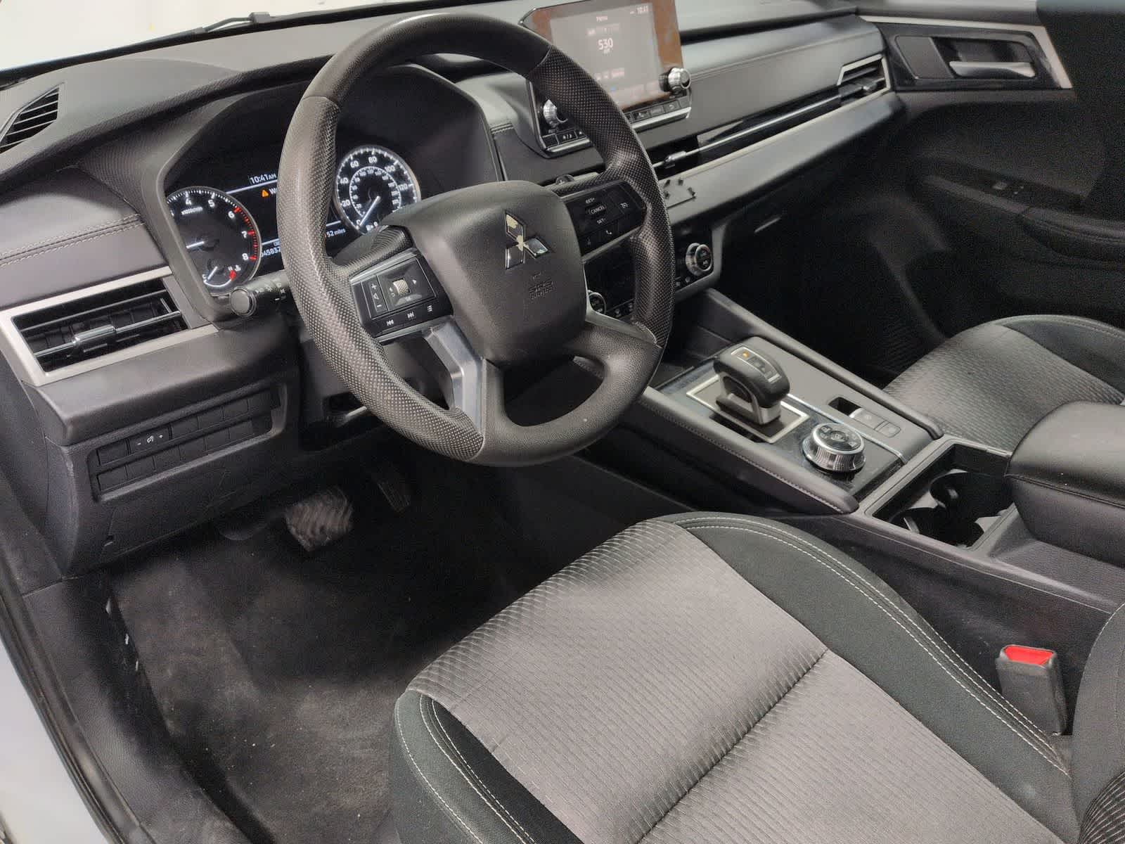 Thumbnail: 2022 Mitsubishi Outlander - 10