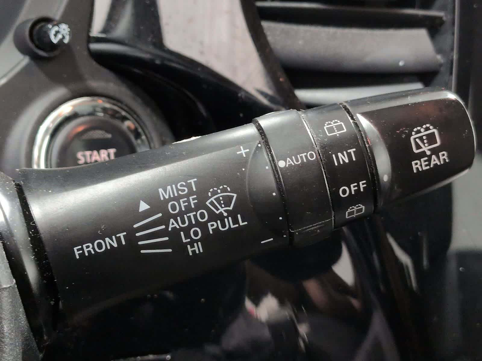 Thumbnail: 2020 Mitsubishi Outlander - 26