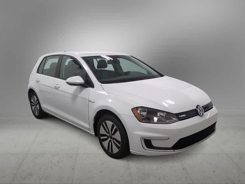 Used 2016 Volkswagen e-Golf e-Golf SE with VIN WVWKP7AU7GW908869 for sale in Farmington, MI