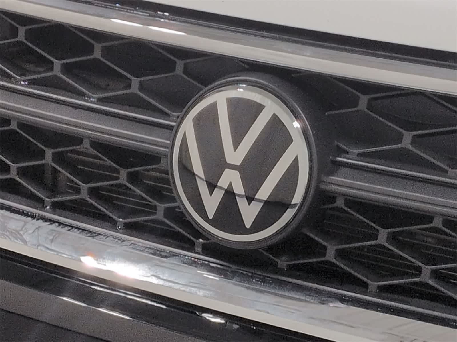 2024 Volkswagen Taos SE photo 4