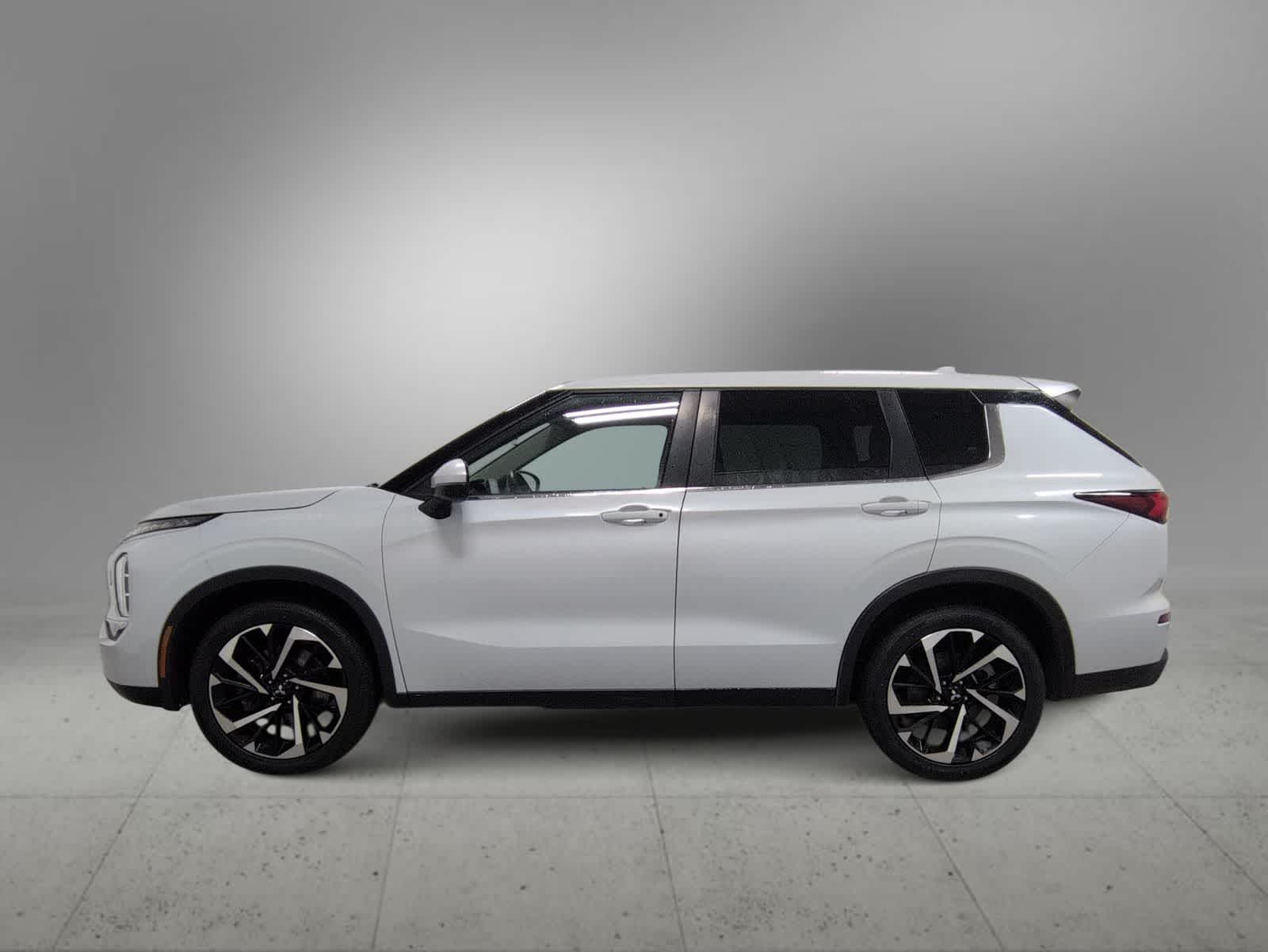 Thumbnail: 2022 Mitsubishi Outlander - 5