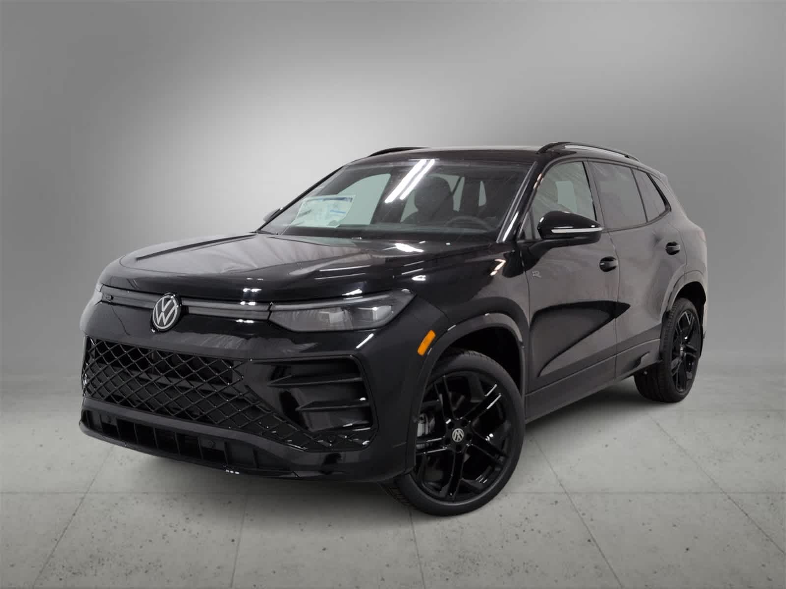 2026 Volkswagen Tiguan SE R-LINE BLACK's photo