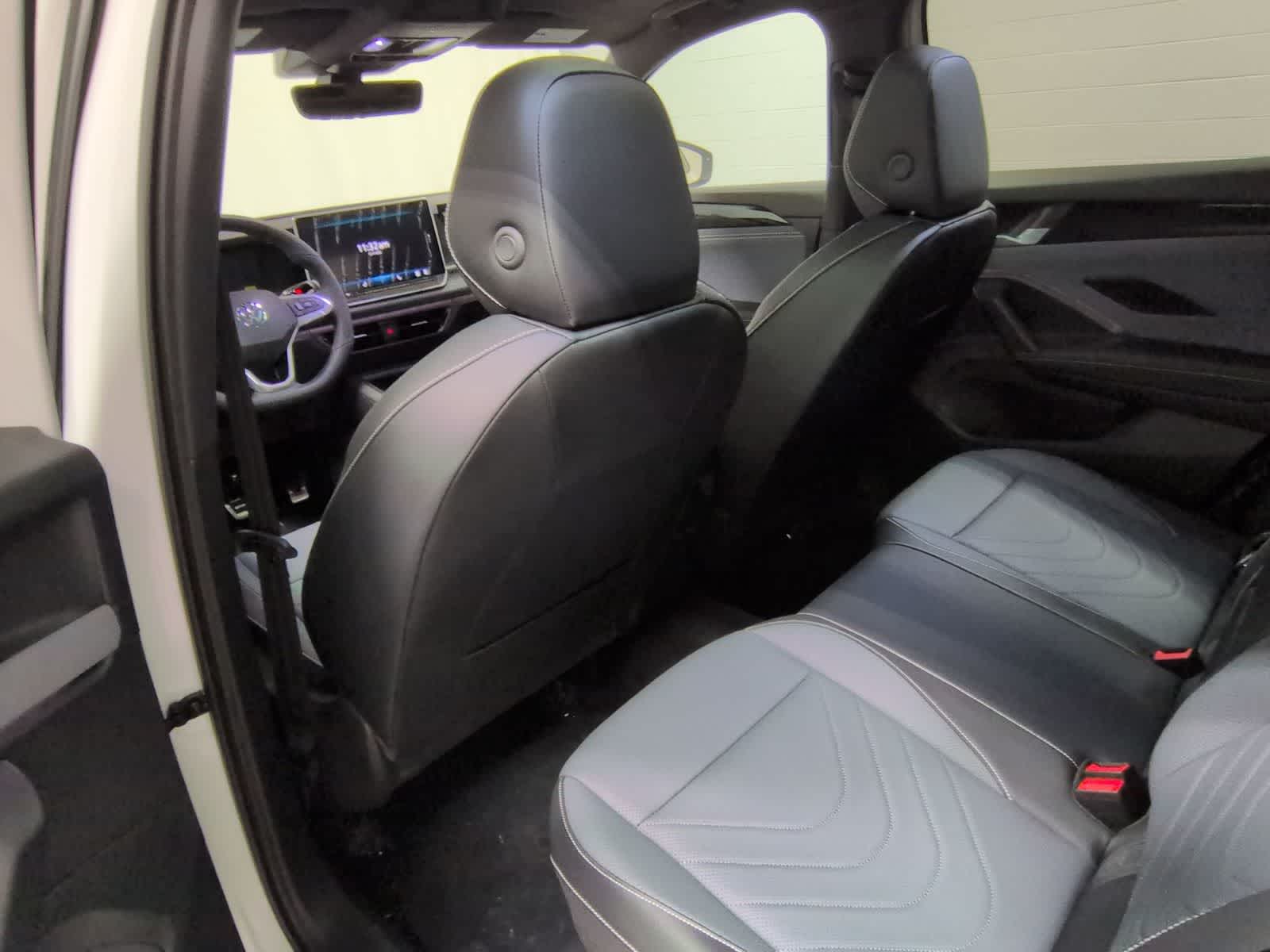 2026 Volkswagen Tiguan SE R-LINE BLACK - Photo 19