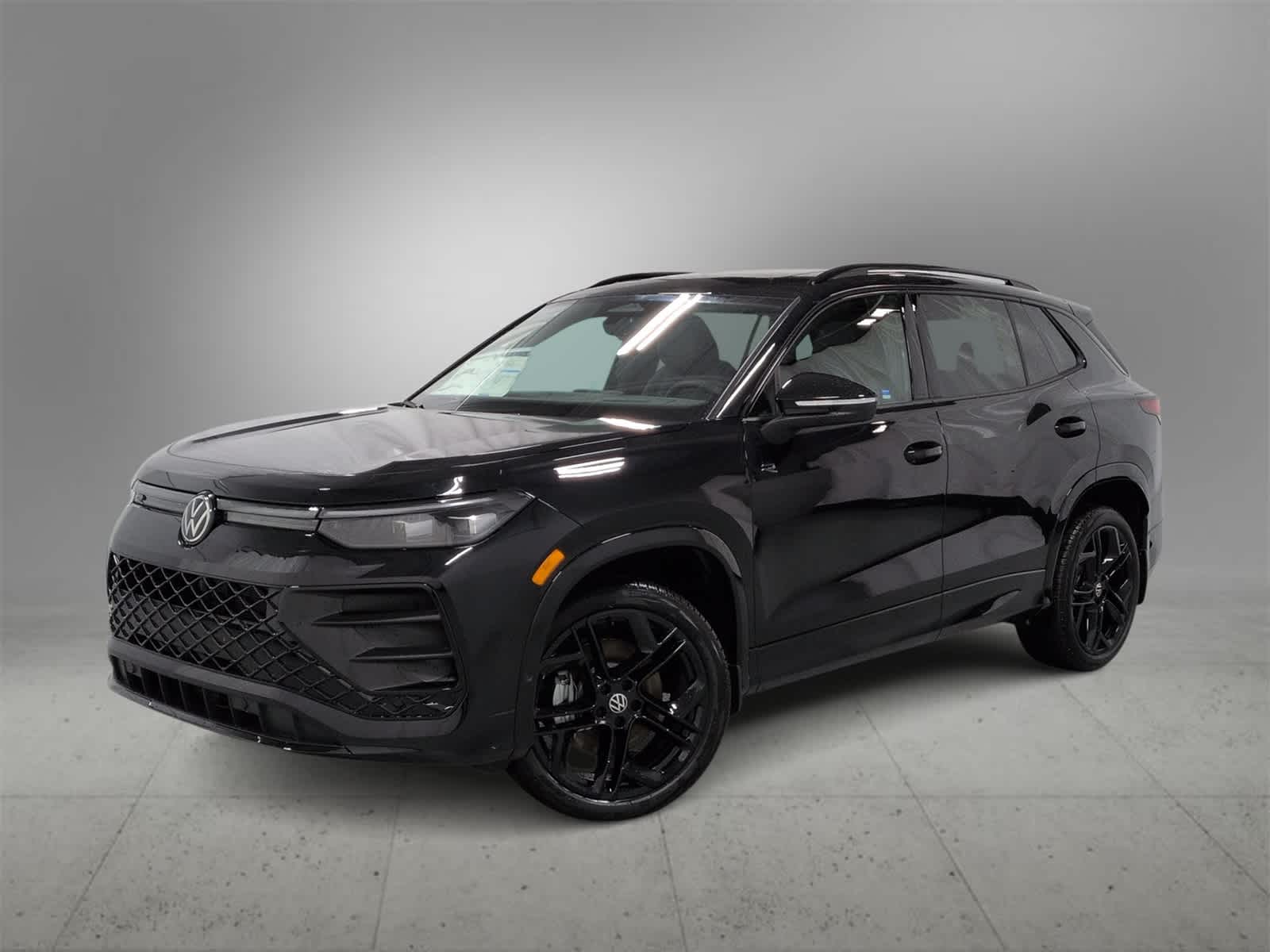 2026 Volkswagen Tiguan SE R-LINE BLACK's photo