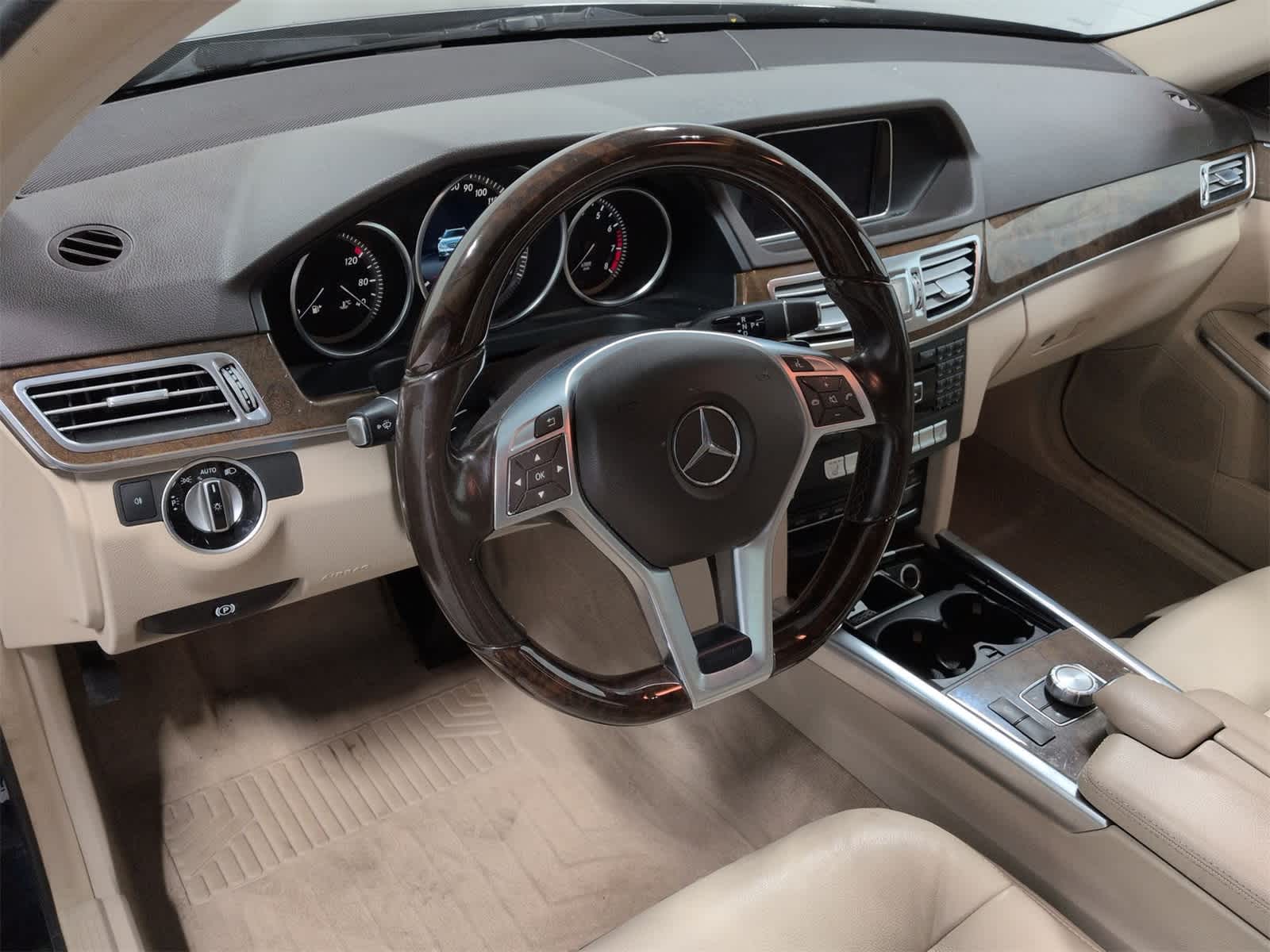 2015 Mercedes Benz E 350 4MATIC photo 2