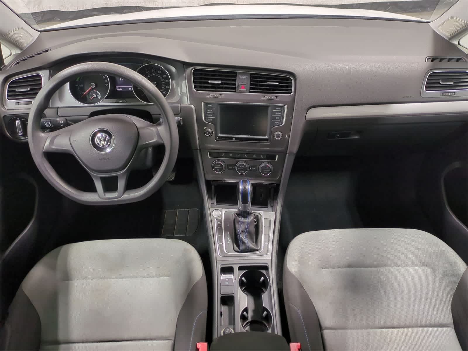 Used 2016 Volkswagen e-Golf e-Golf SE with VIN WVWKP7AU7GW908869 for sale in Farmington, MI