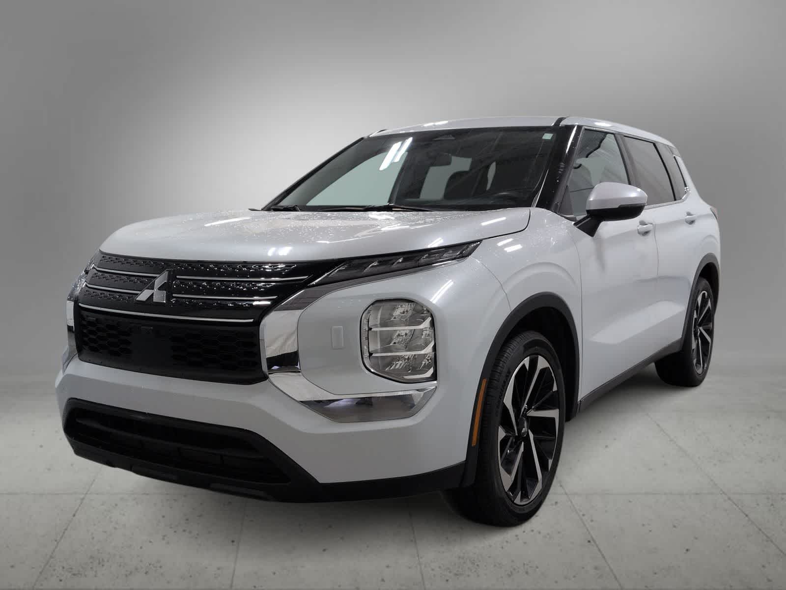 Thumbnail: 2022 Mitsubishi Outlander - 4
