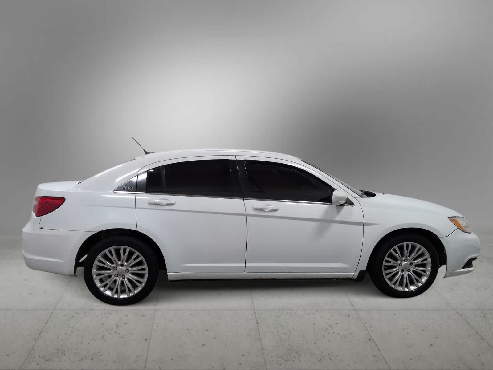 Thumbnail: 2013 Chrysler 200 - 9