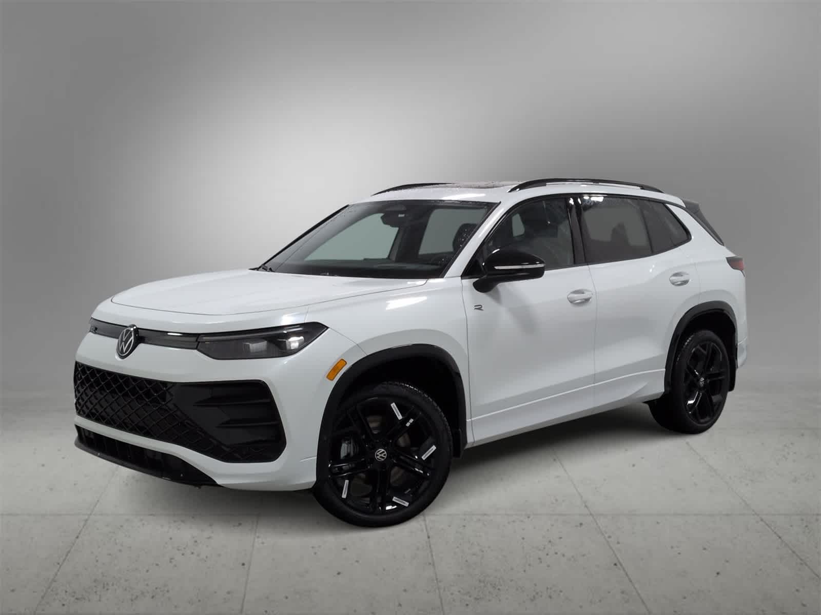 2026 Volkswagen Tiguan SE R-LINE BLACK's photo