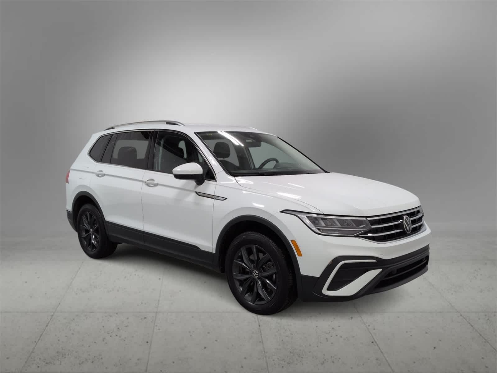 2024 Volkswagen Tiguan SE Wolfsburg Edition photo 2