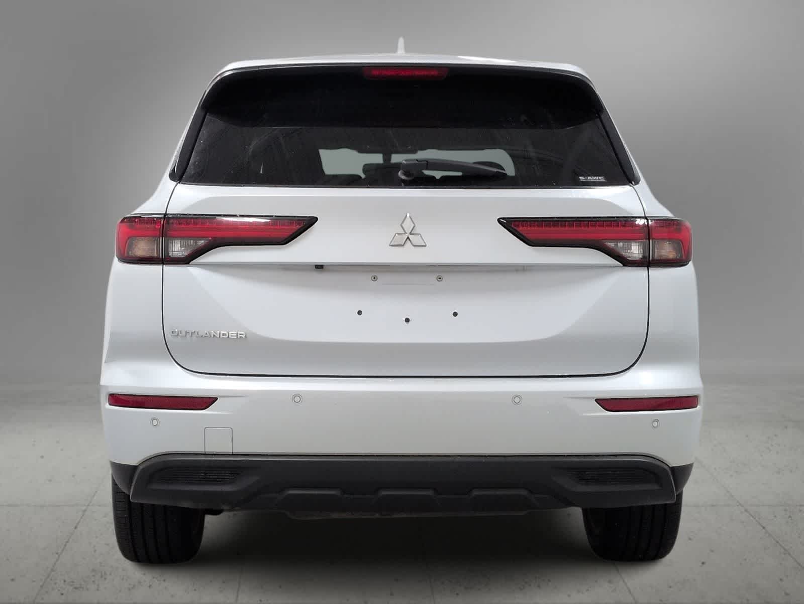 Thumbnail: 2022 Mitsubishi Outlander - 7