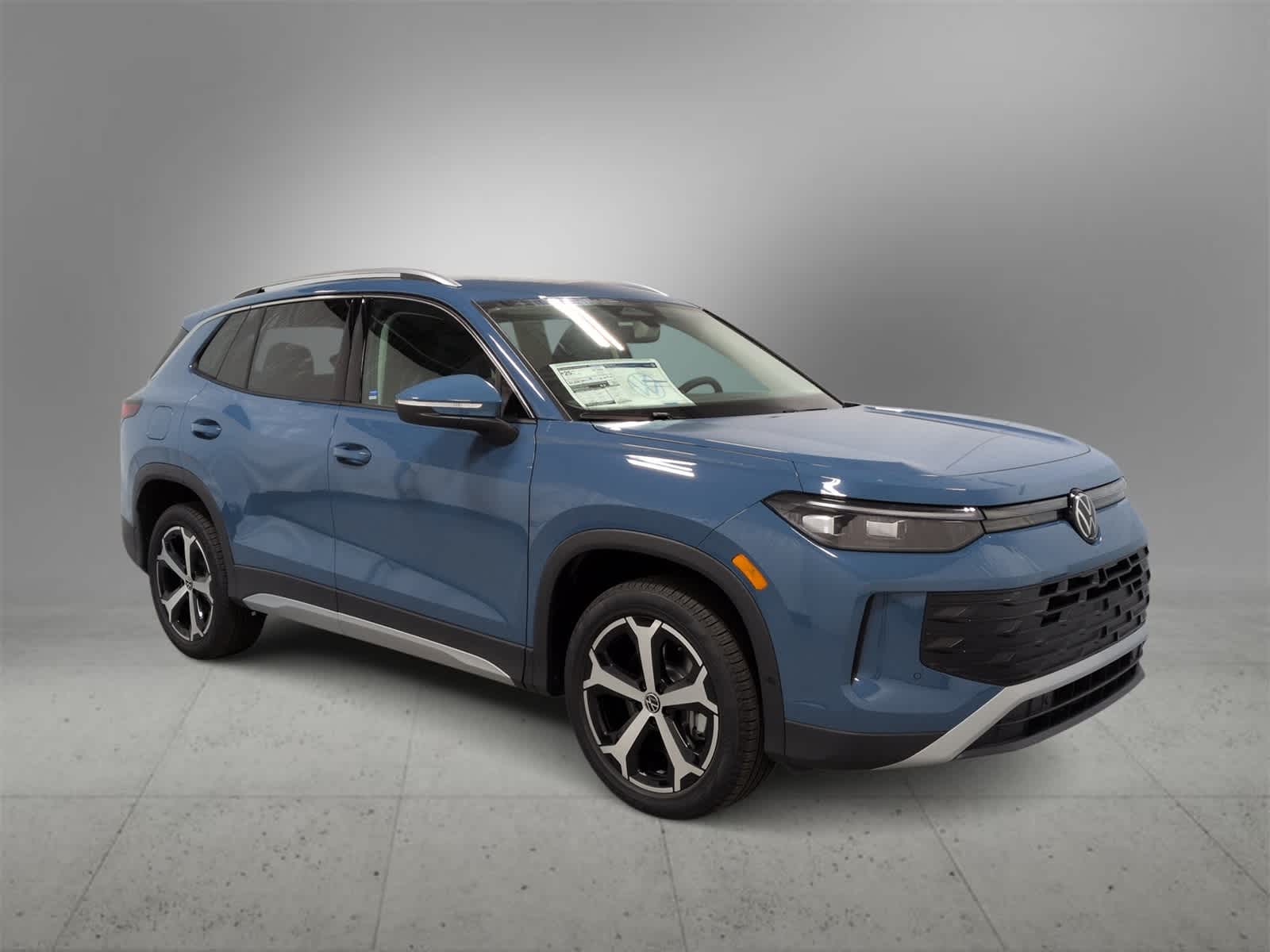 2026 Volkswagen Tiguan SE photo 2