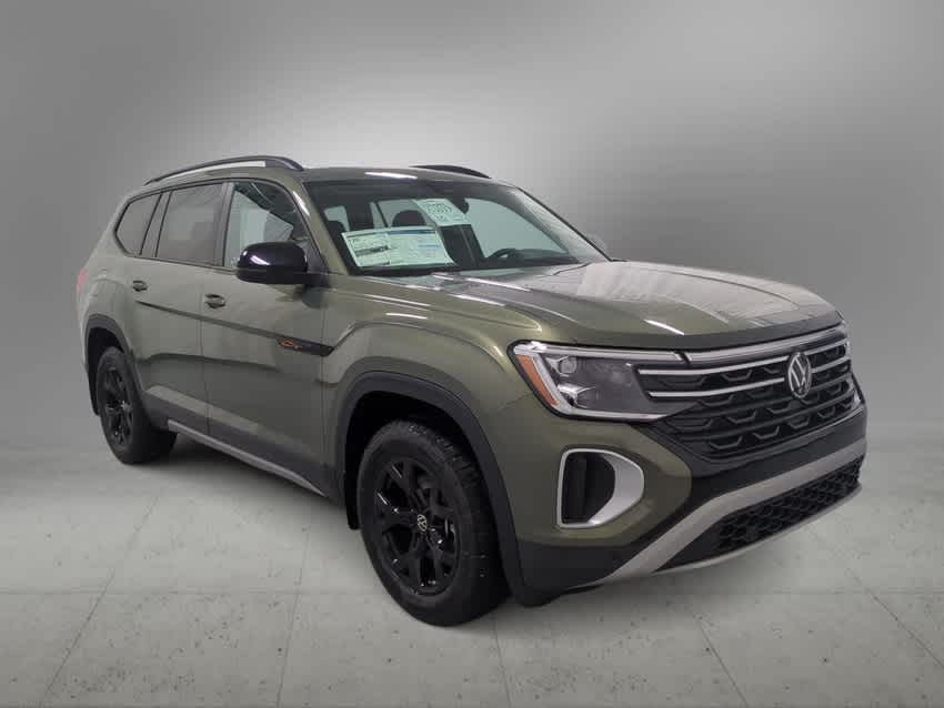 2025 Volkswagen Atlas Peak Edition SE photo 2