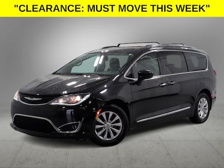 2019 Chrysler Pacifica Touring L Van Passenger Van