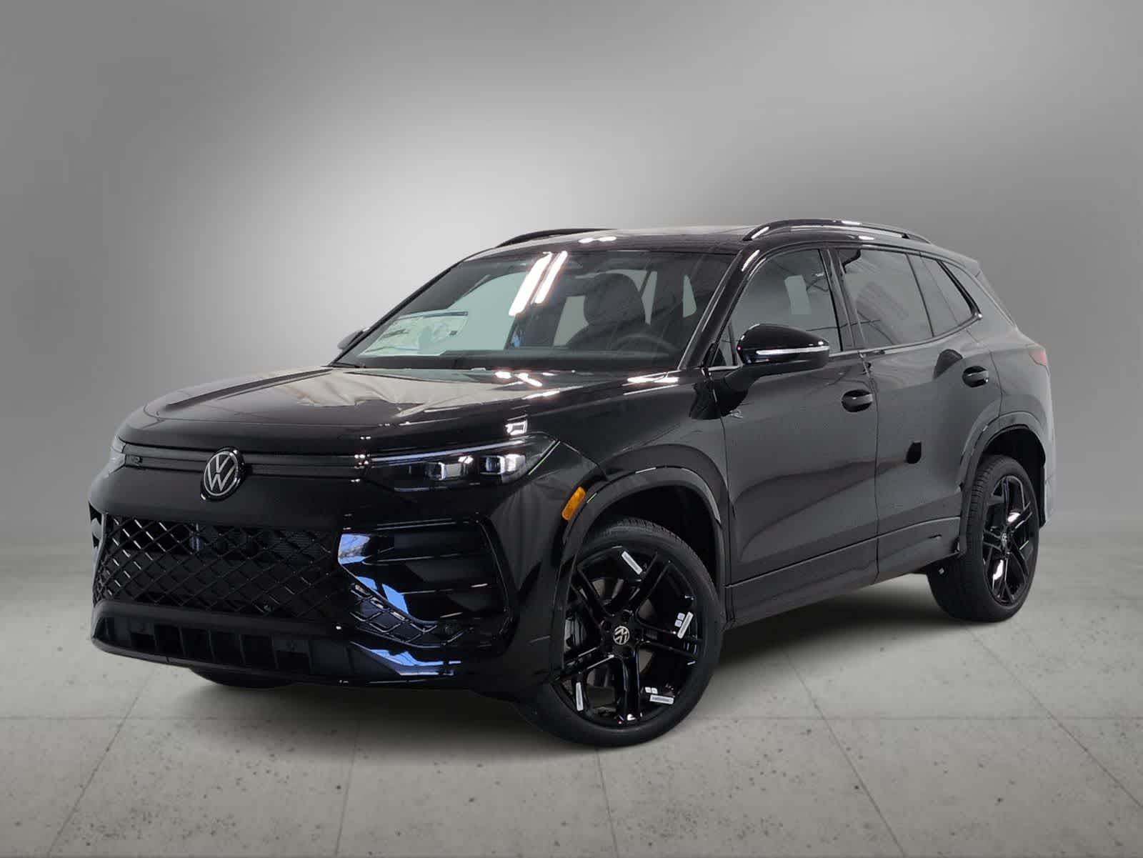 2026 Volkswagen Tiguan 2.0T SE R-Line Black 4Motion's photo