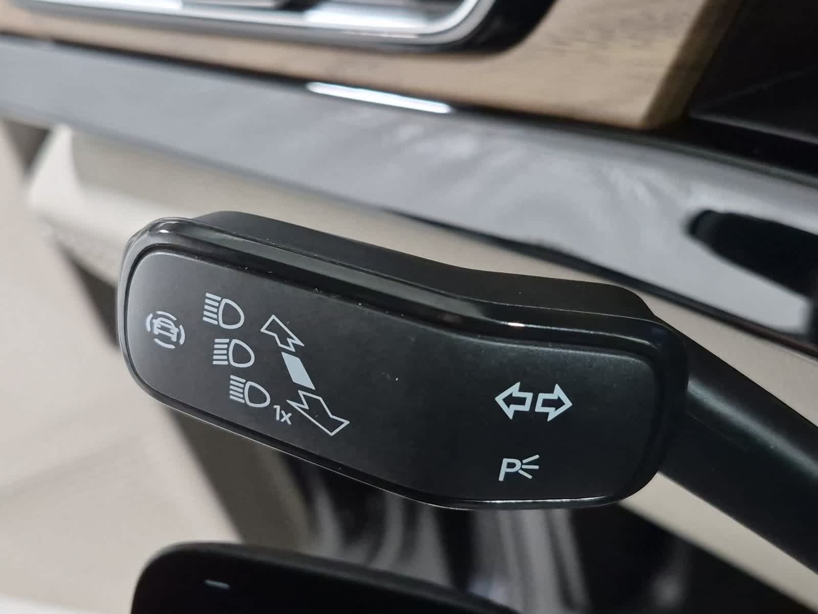 2024 Volkswagen Atlas SE w/Tech - Photo 25