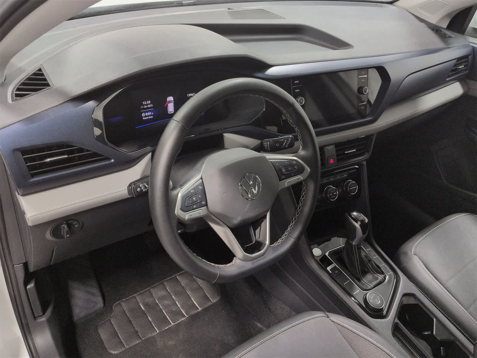 2024 Volkswagen Taos SE photo 2