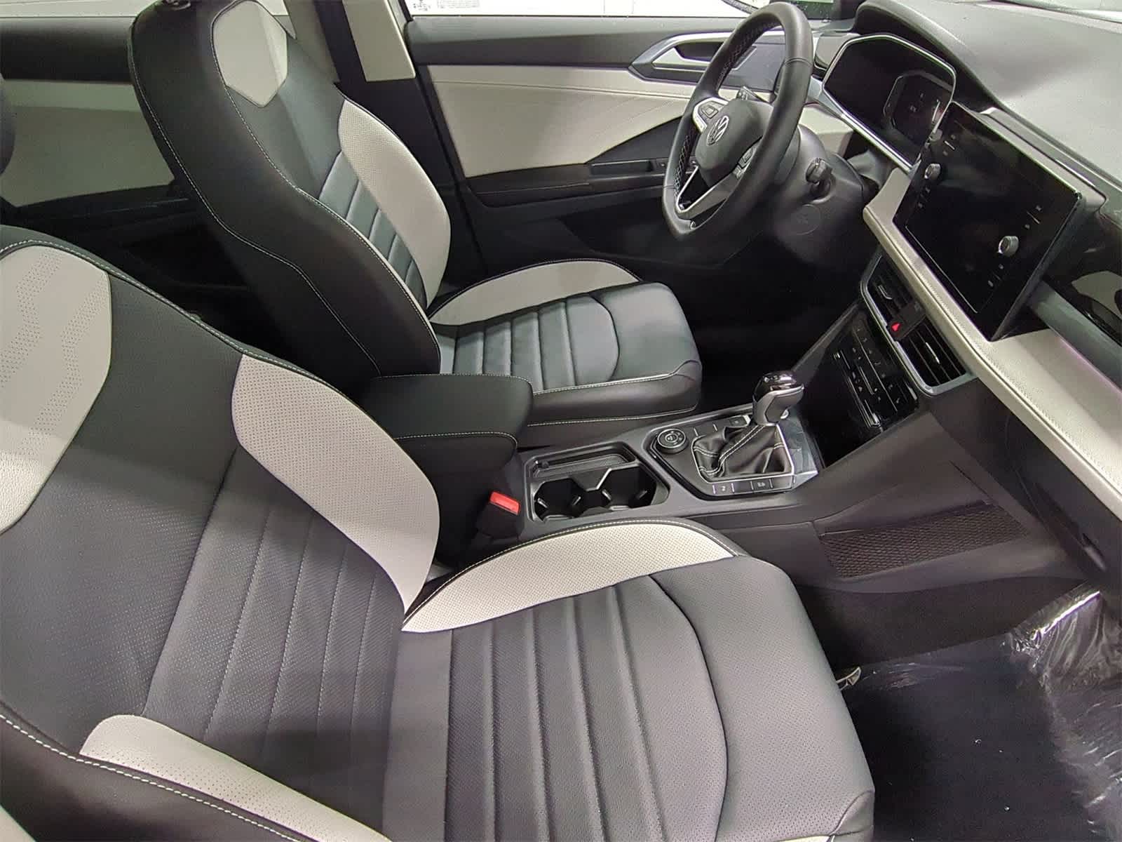 Thumbnail: 2025 Volkswagen Taos - 24