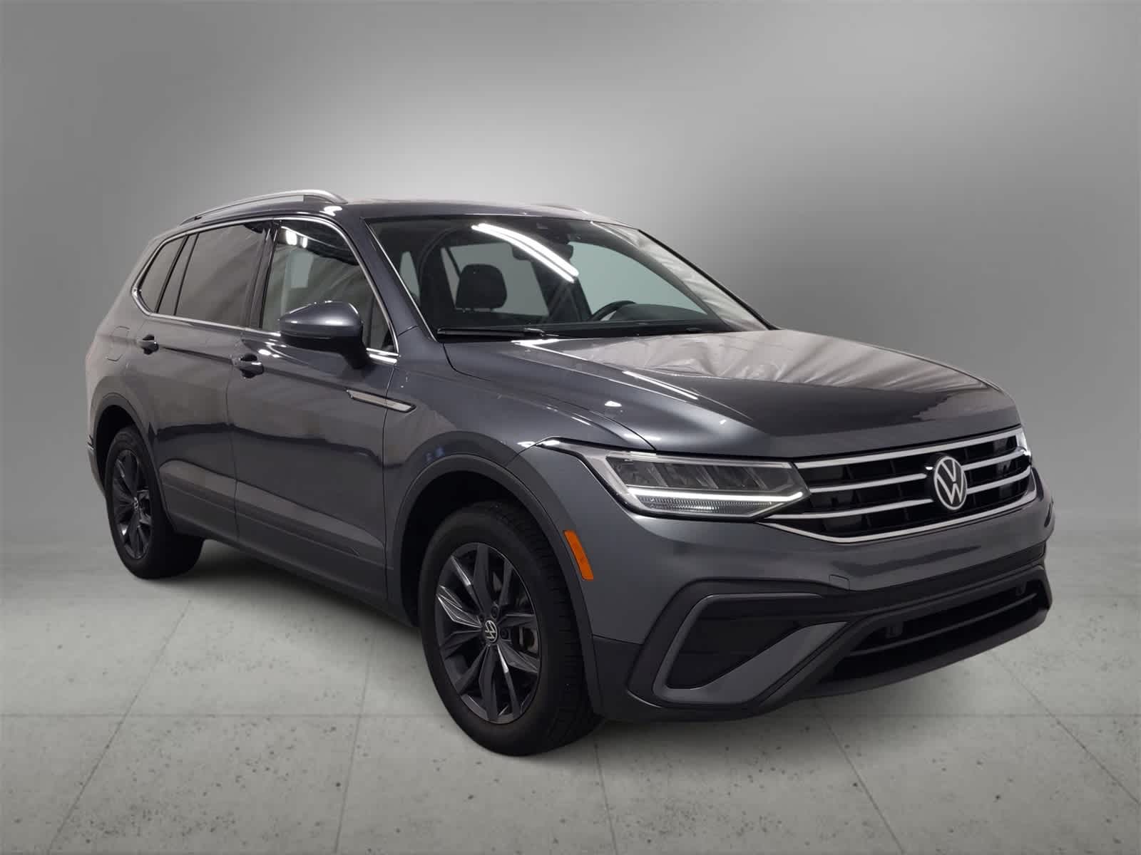 2024 Volkswagen Tiguan SE Wolfsburg Edition photo 2
