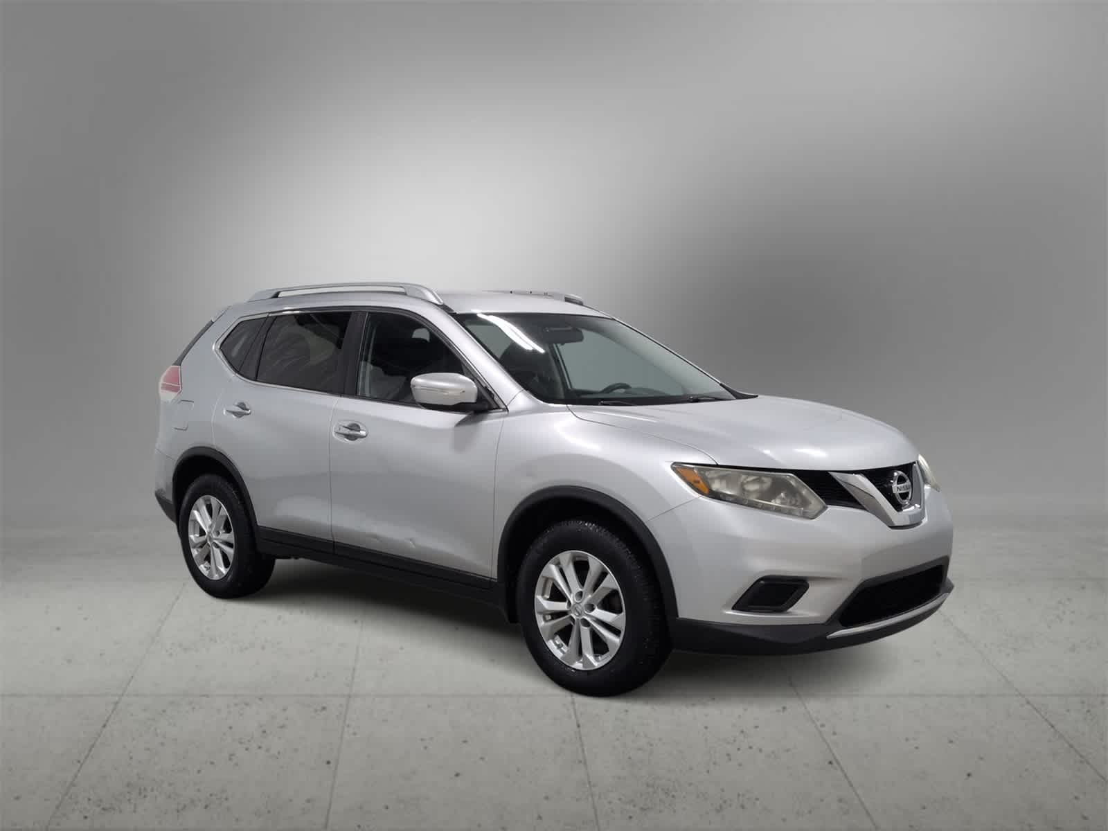 Used 2014 Nissan Rogue SV with VIN 5N1AT2MV2EC755097 for sale in Farmington Hills, MI