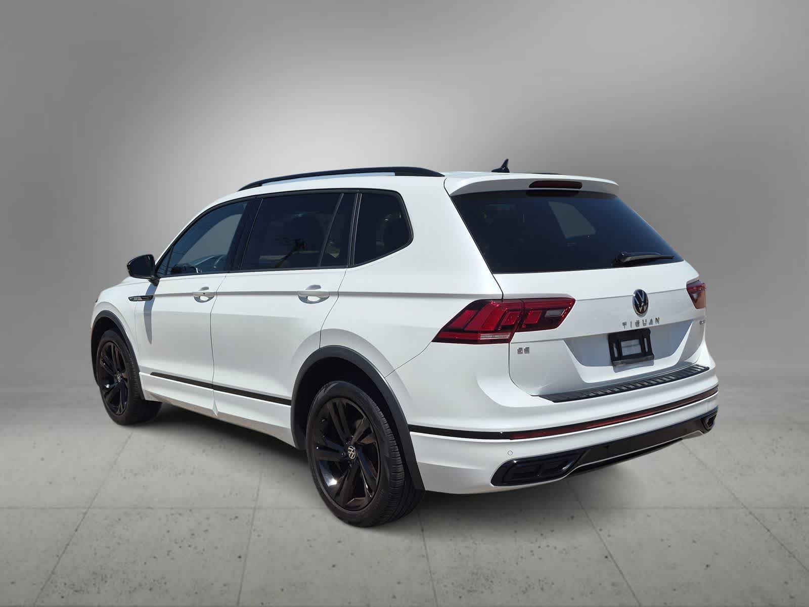 Thumbnail: 2023 Volkswagen Tiguan - 5
