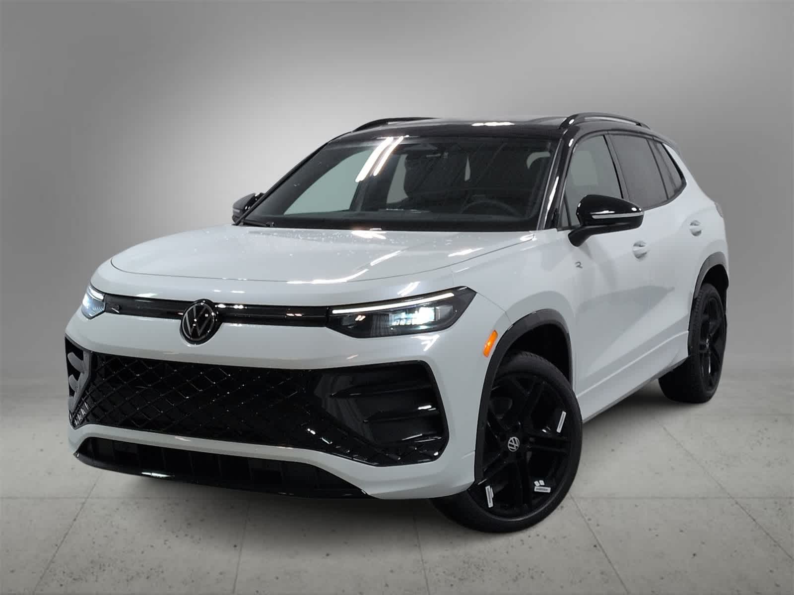 2026 Volkswagen Tiguan SE R-LINE BLACK's photo