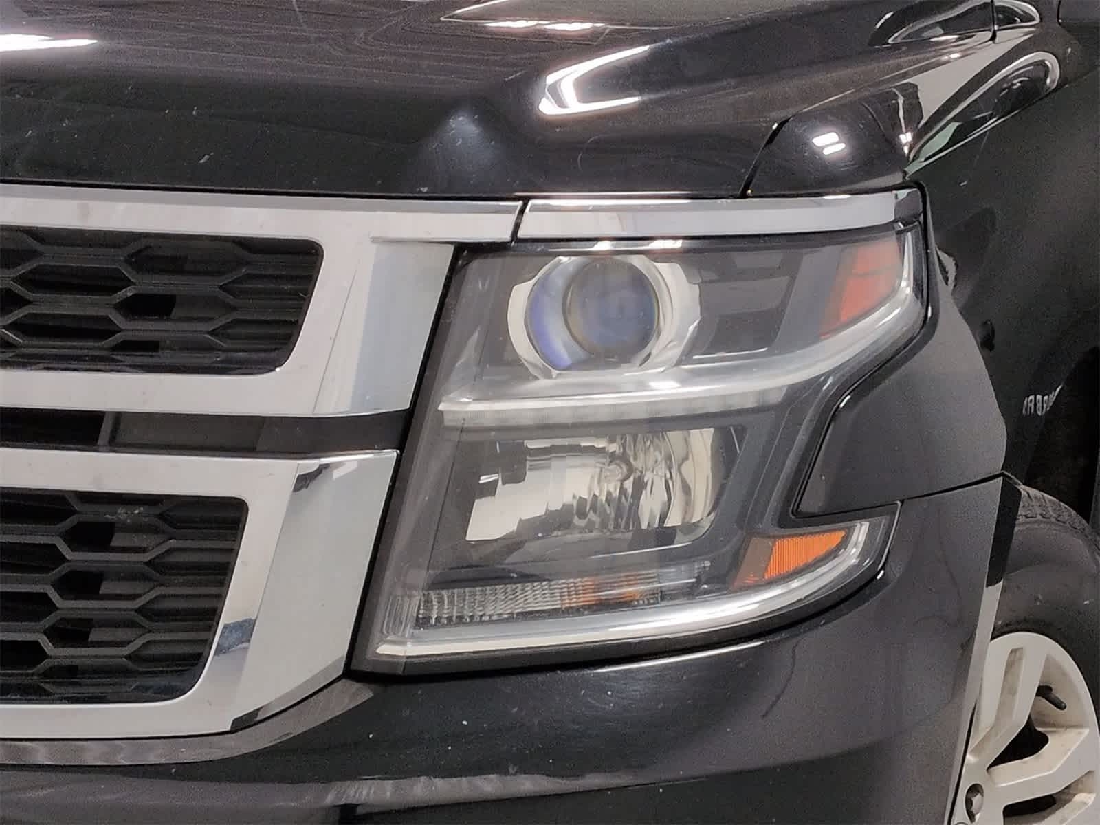 2017 Chevrolet Suburban LS photo 3