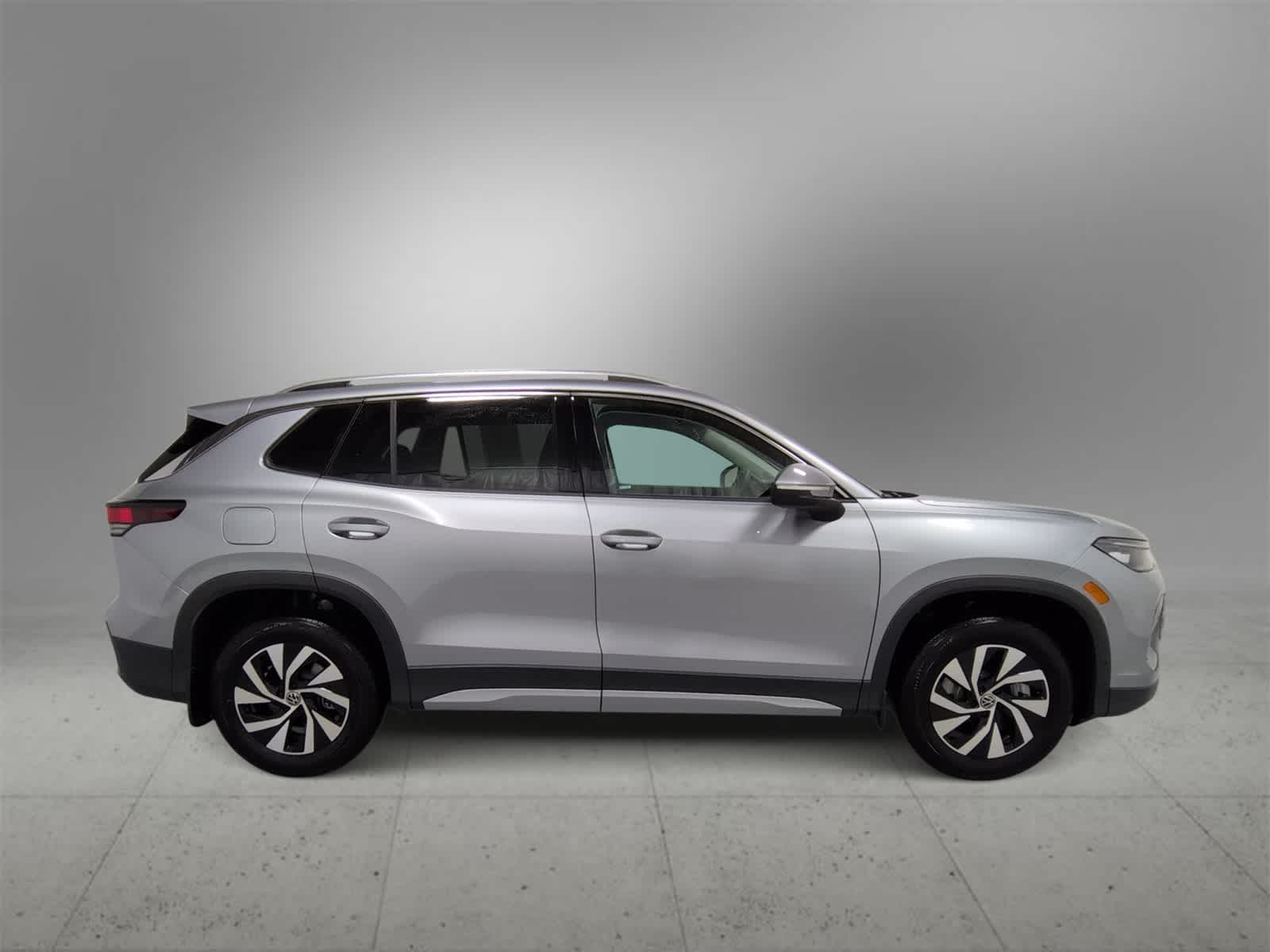 Thumbnail: 2026 Volkswagen Tiguan - 9