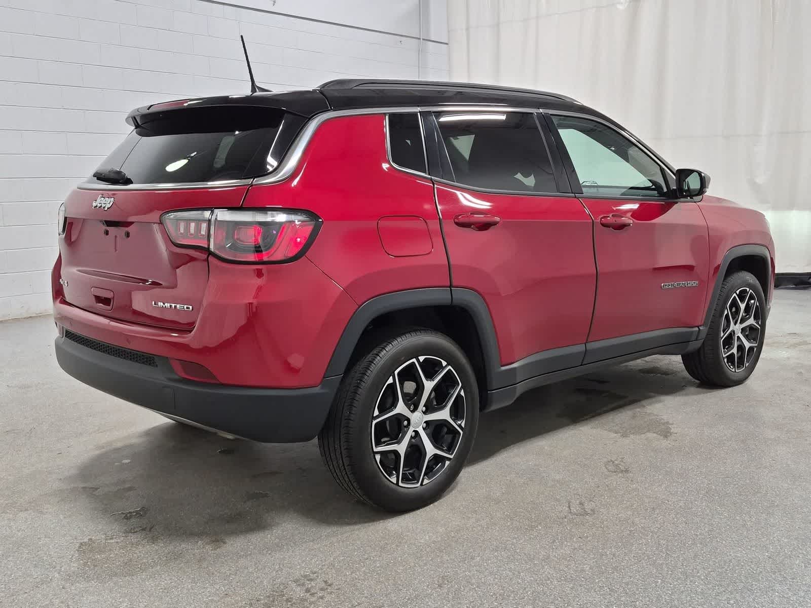 Thumbnail: 2024 Jeep Compass - 14