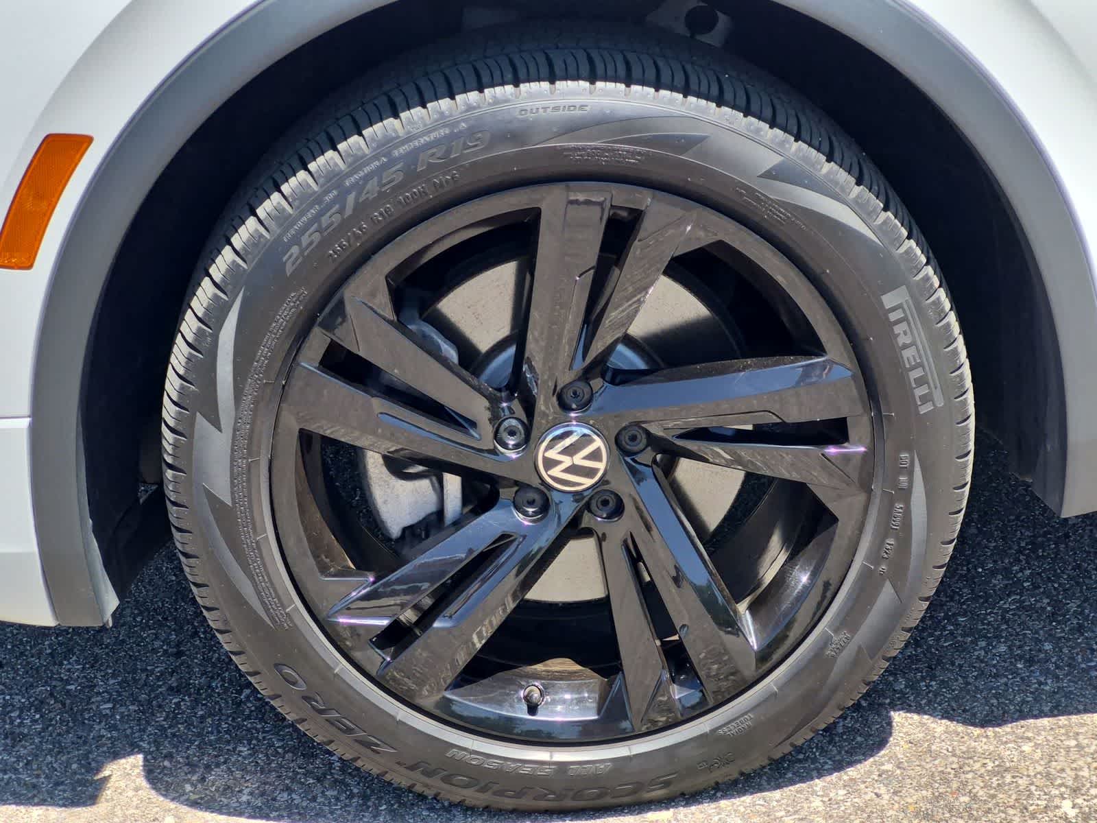 Thumbnail: 2023 Volkswagen Tiguan - 12