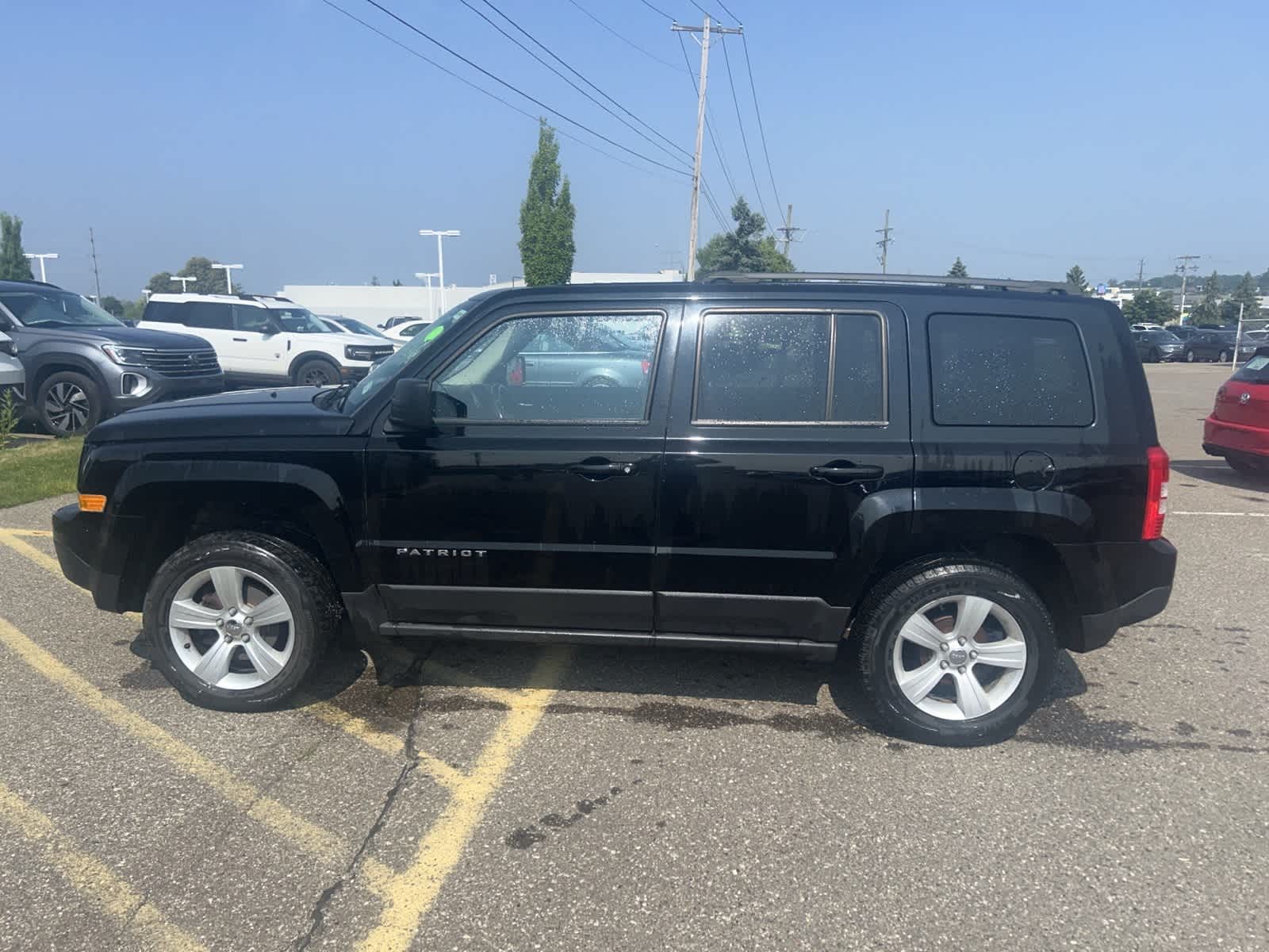 Used 2016 Jeep Patriot Latitude with VIN 1C4NJPFB1GD562917 for sale in Farmington, MI