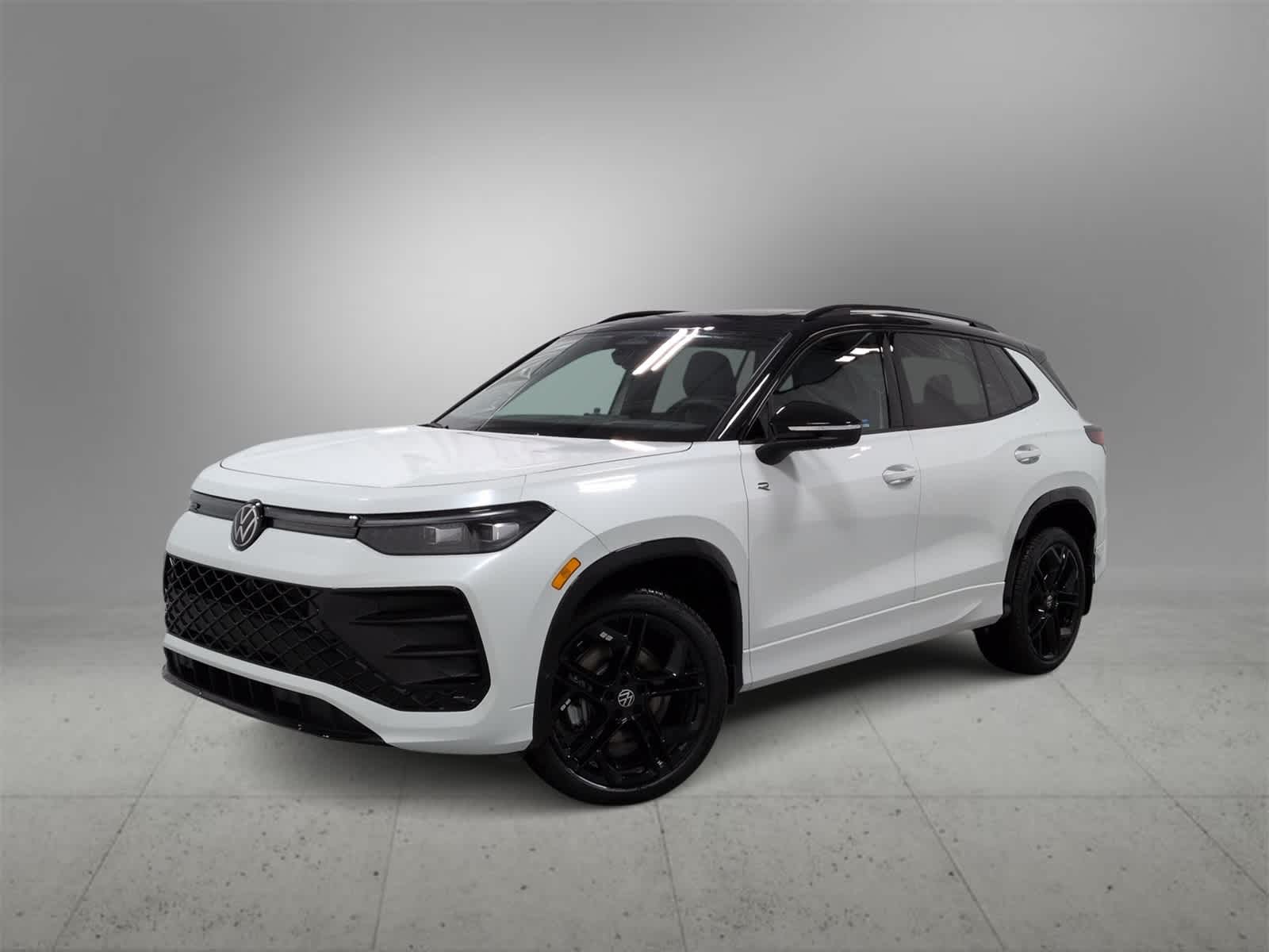 2026 Volkswagen Tiguan SE R-LINE BLACK's photo