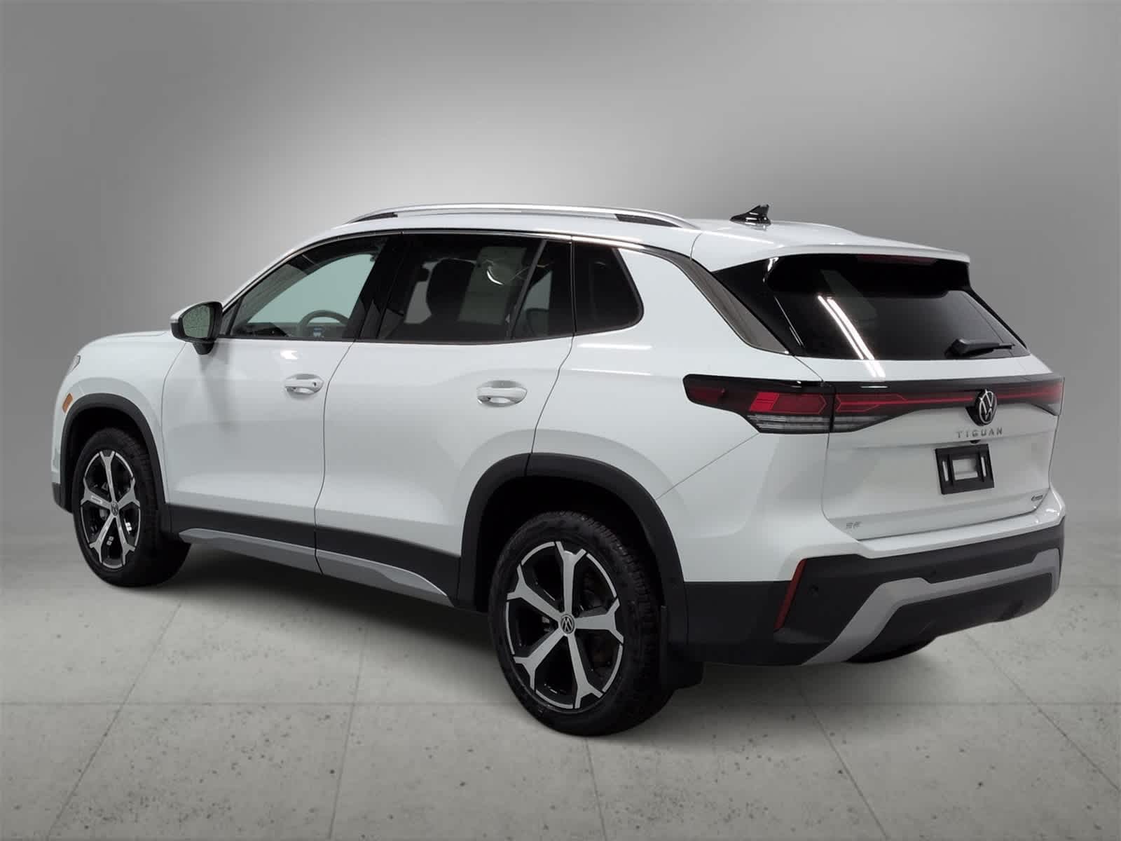 Thumbnail: 2026 Volkswagen Tiguan - 6