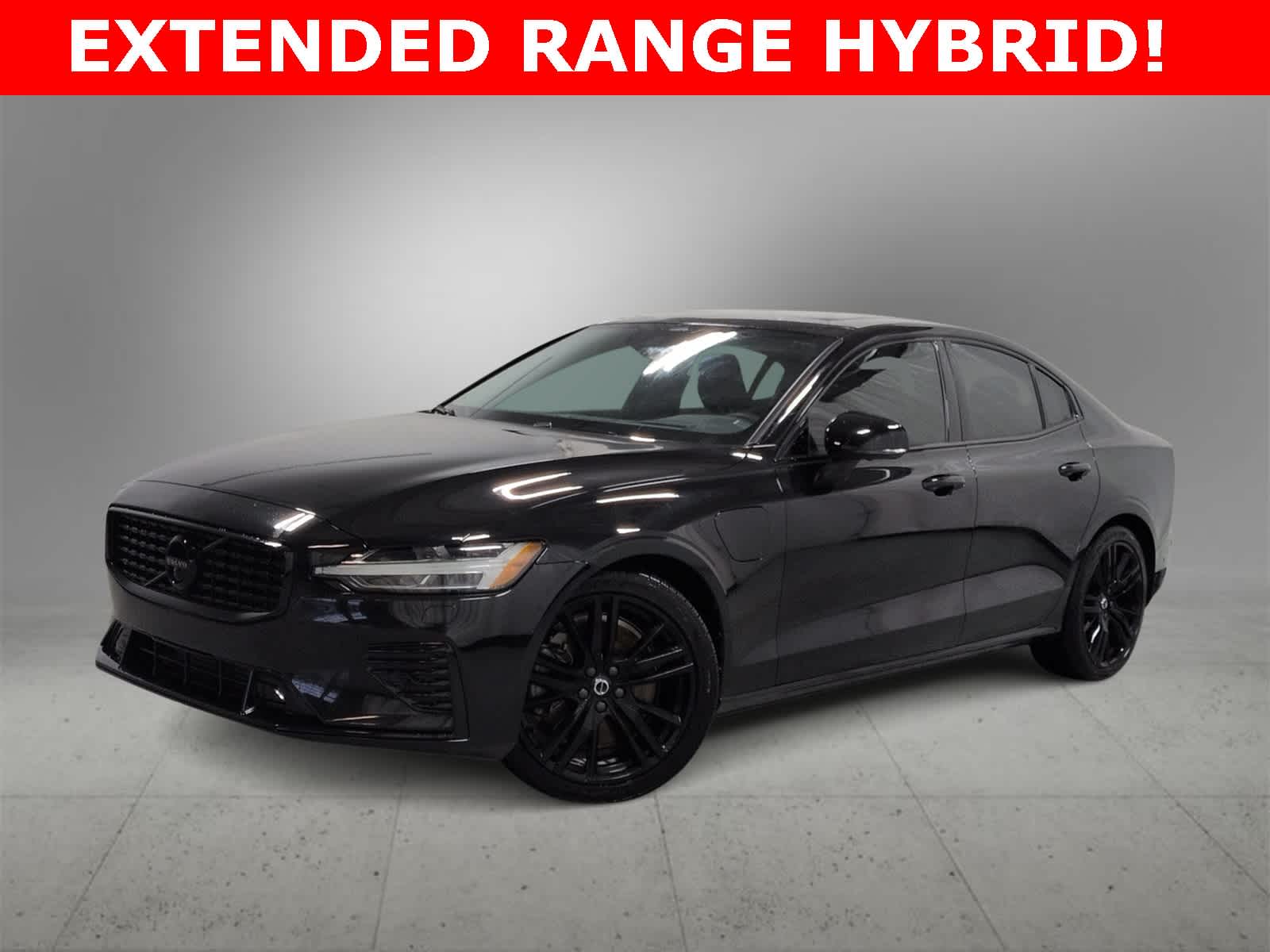 2022 Volvo S60 R-Design's photo