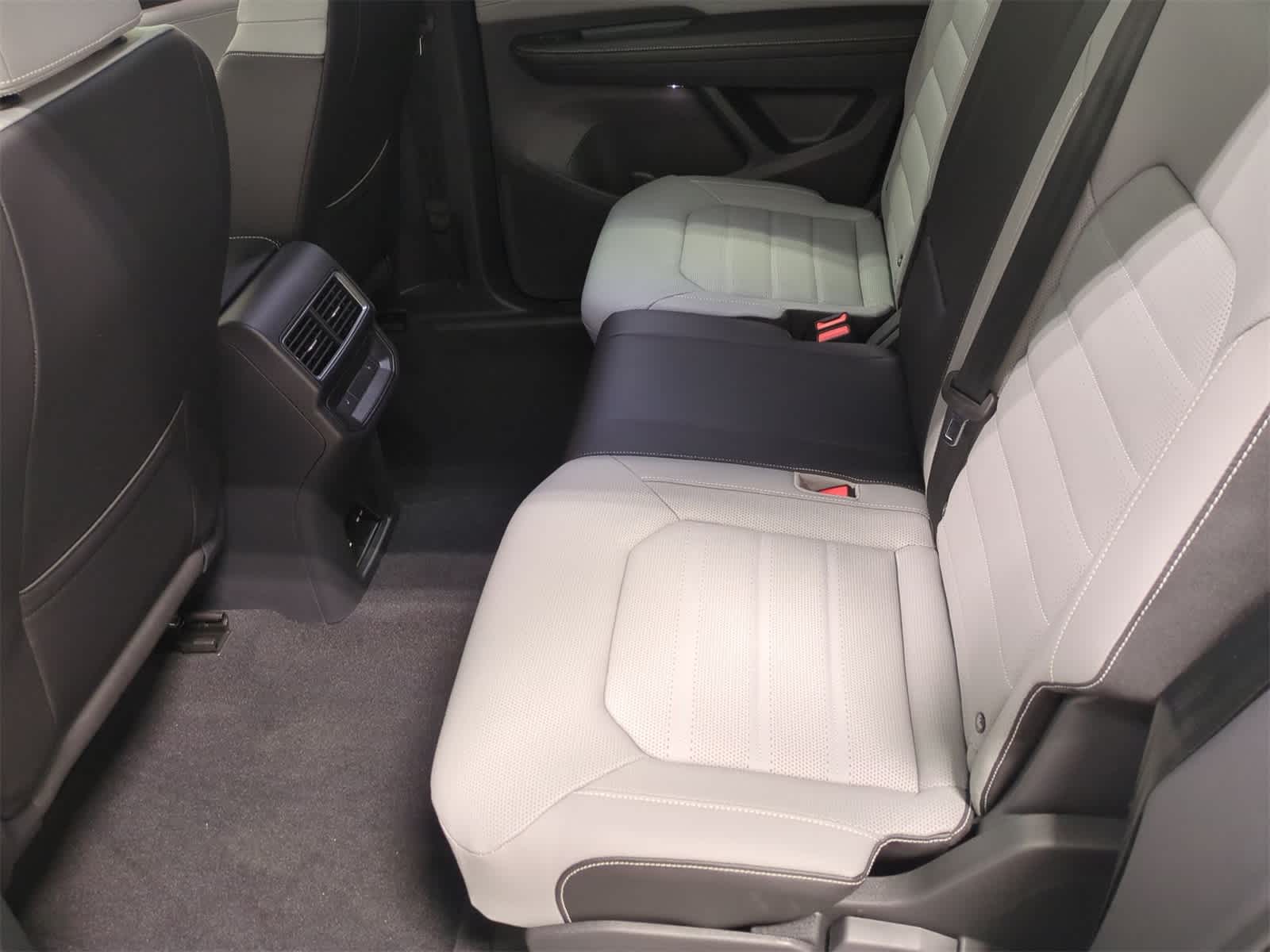 2025 Volkswagen Atlas SEL 21