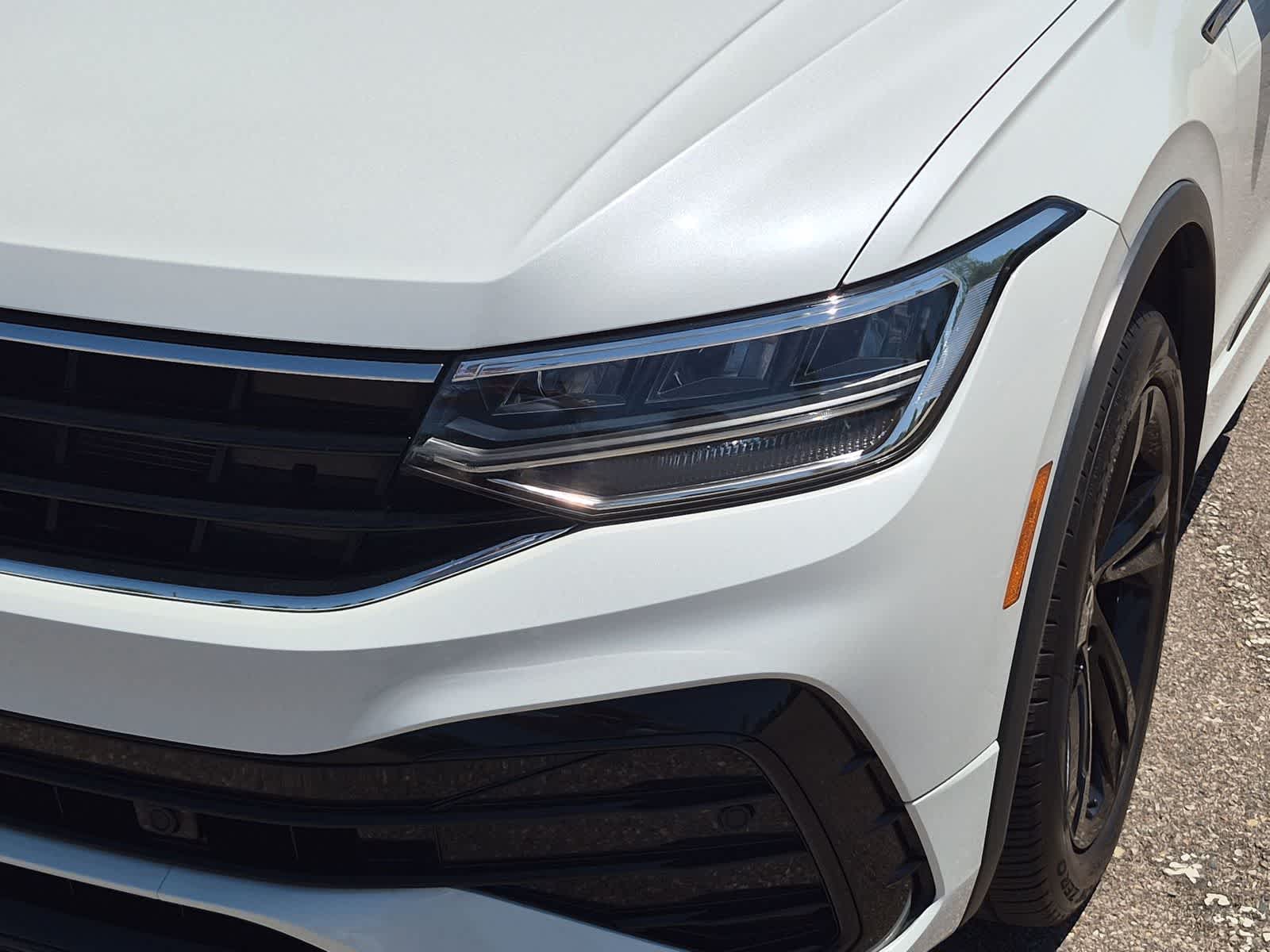 Thumbnail: 2023 Volkswagen Tiguan - 10