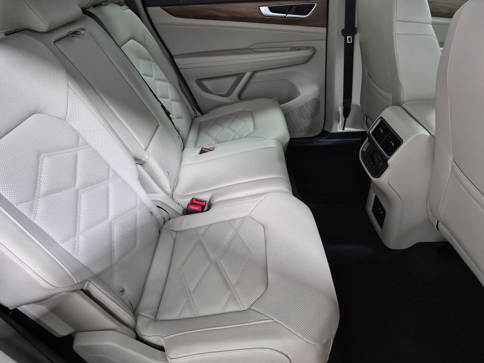 2024 Volkswagen Atlas SE w/Tech - Photo 19