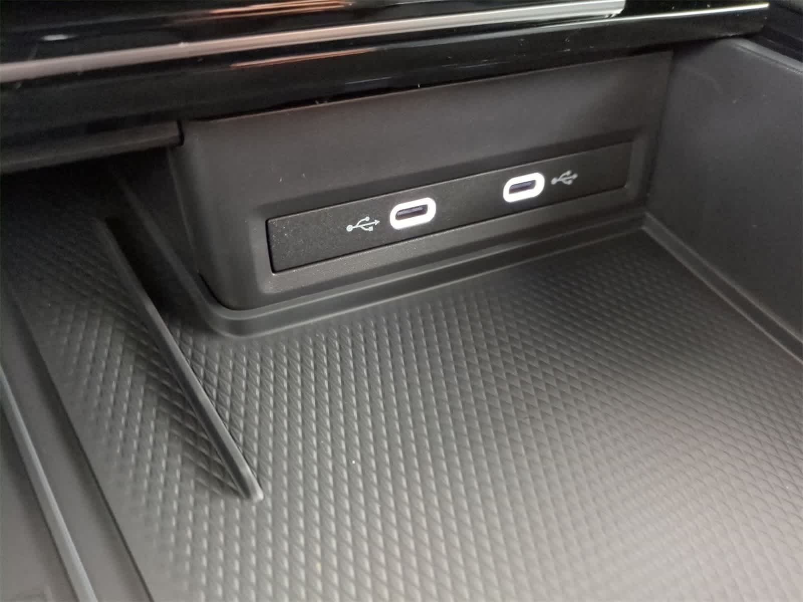 2025 Volkswagen Atlas SE 31